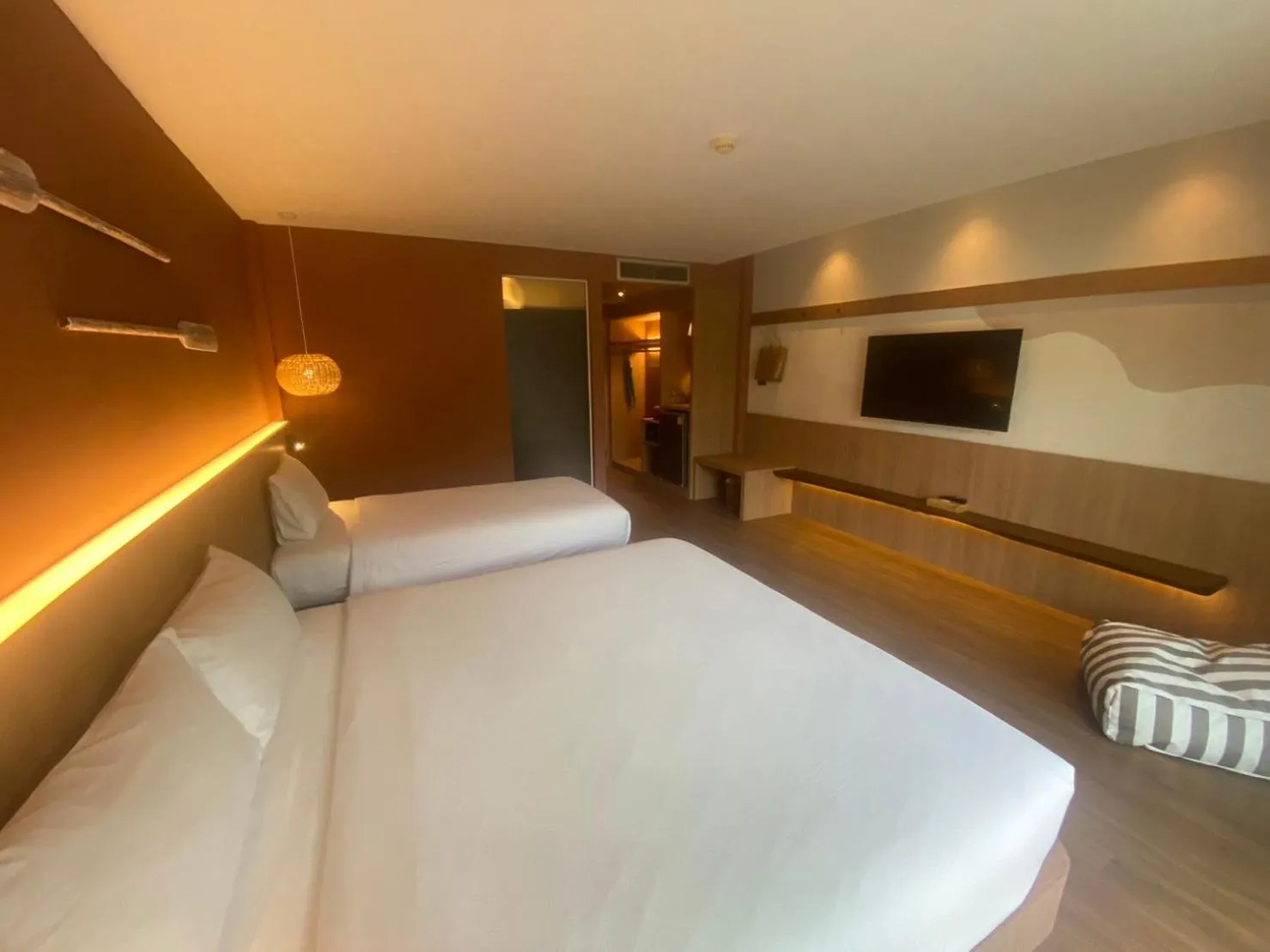 TV and multimedia, Bed in Baan Karon Resort