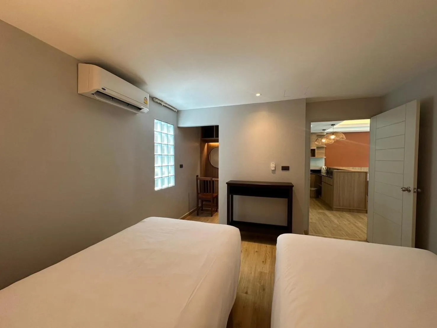 Bedroom, Bed in Baan Karon Resort