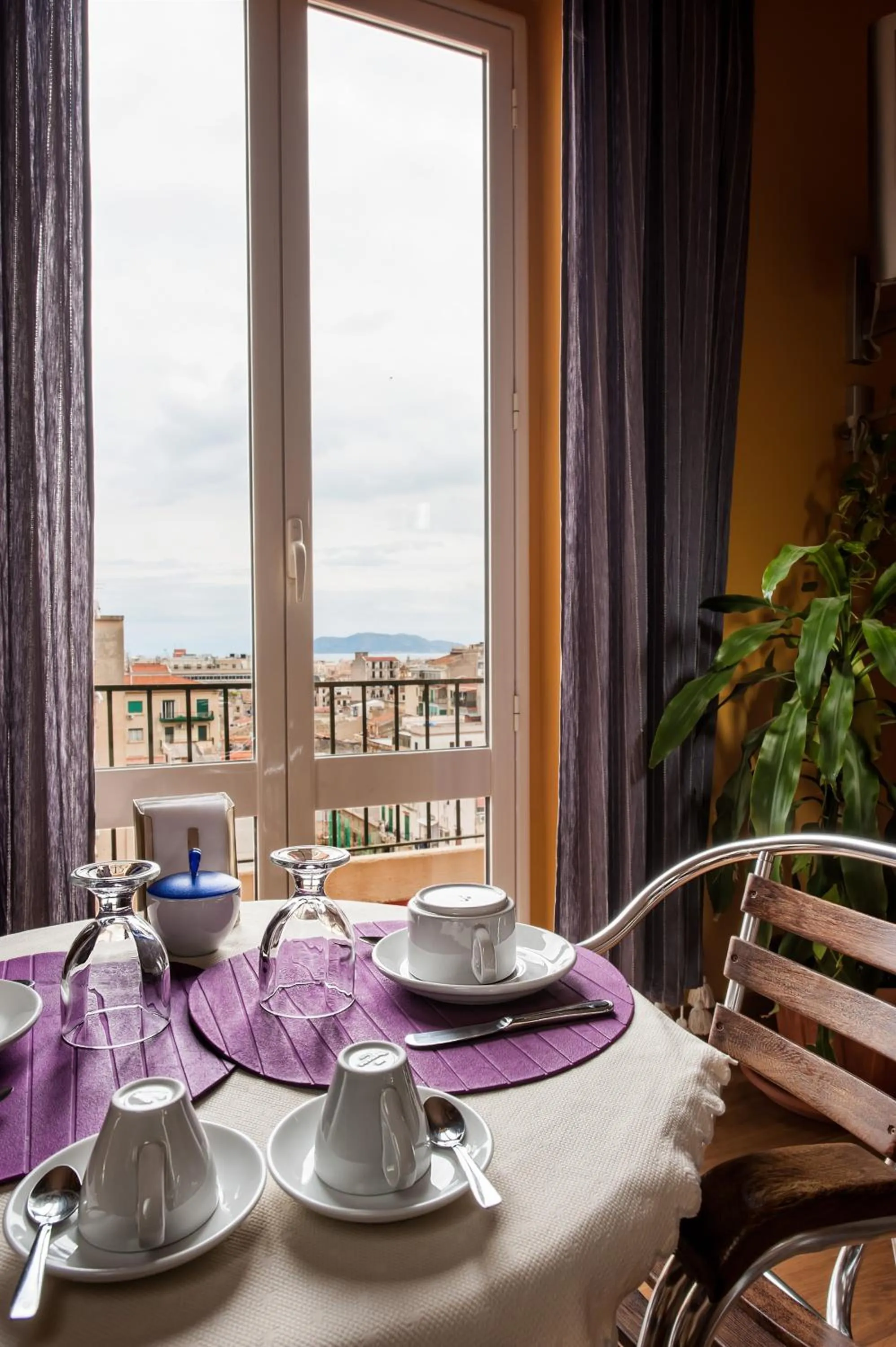 Restaurant/places to eat in Sky Sleeping