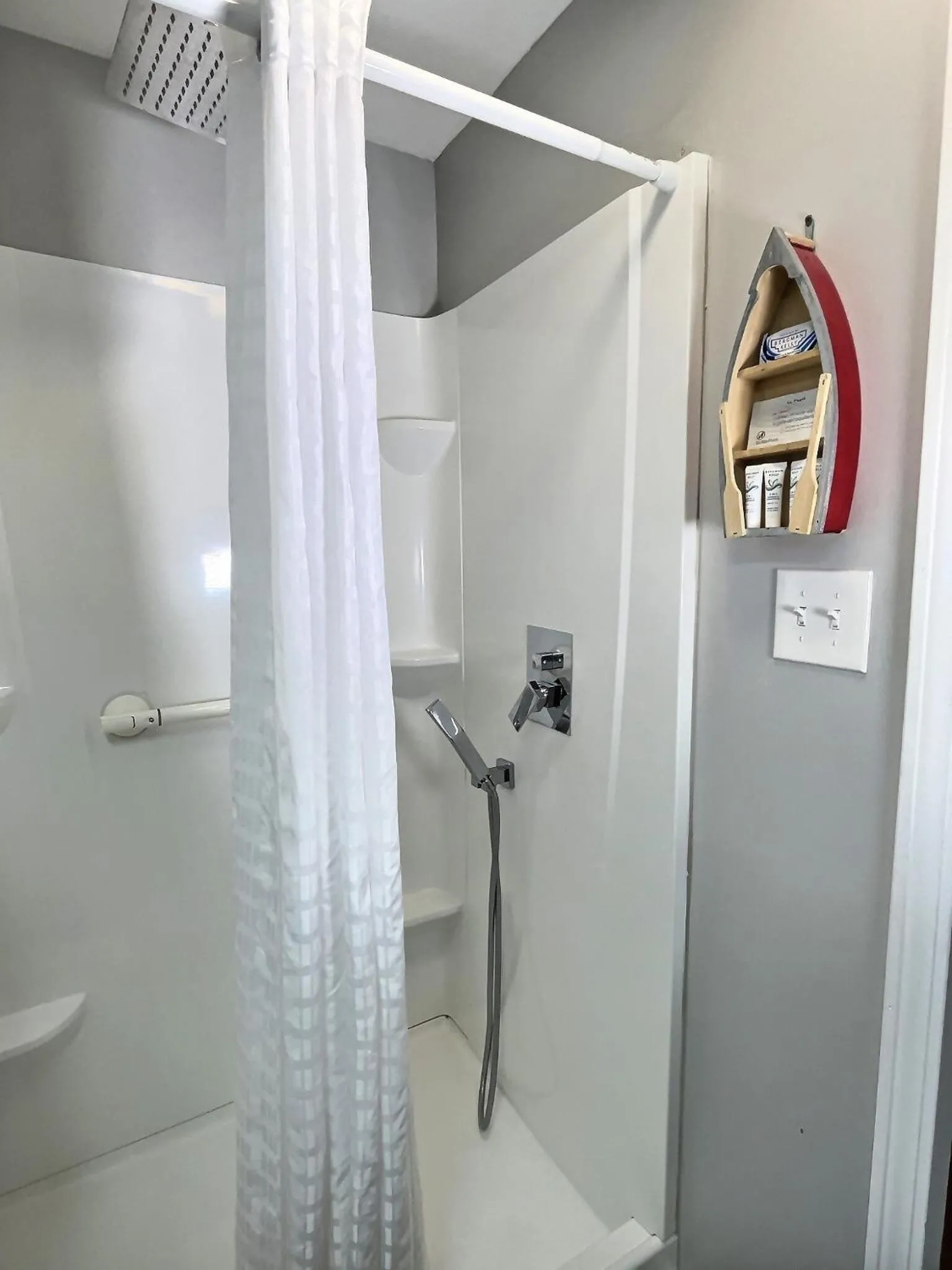 Shower in Kennebunkport Motor Lodge
