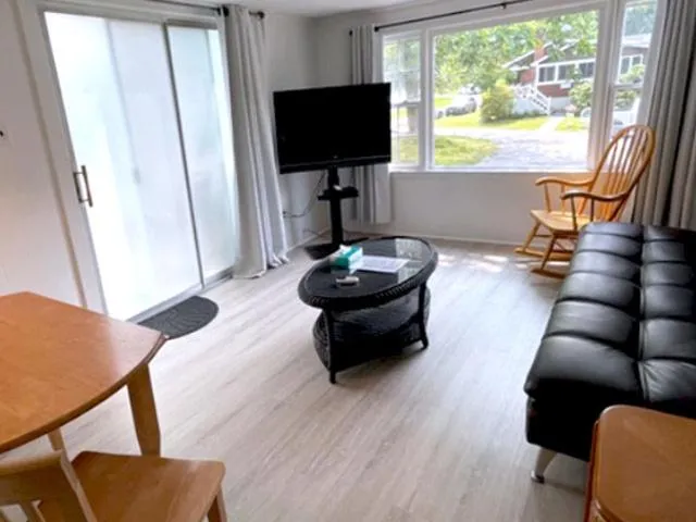 Living room in Kennebunkport Motor Lodge