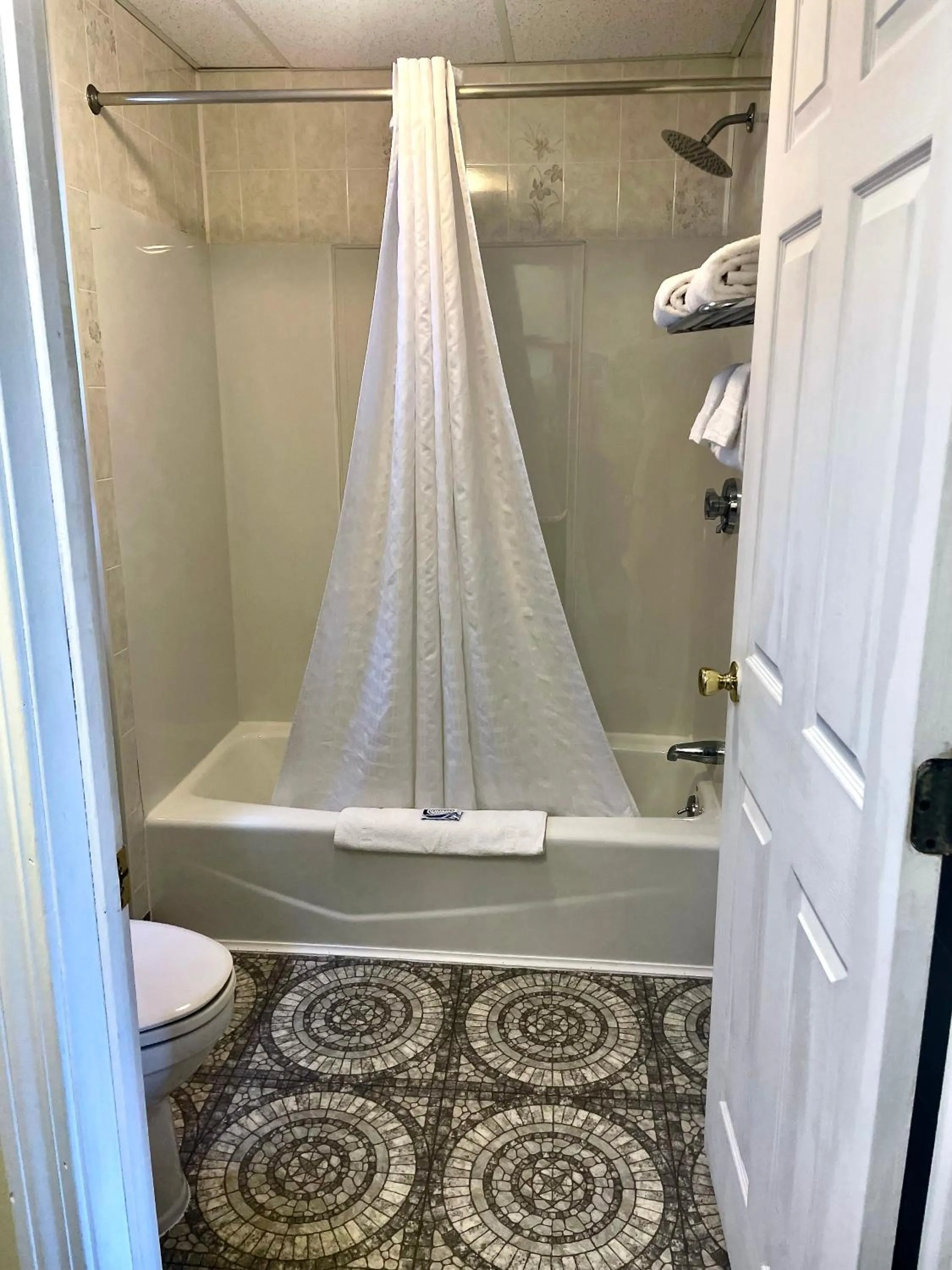 Bathroom in Kennebunkport Motor Lodge