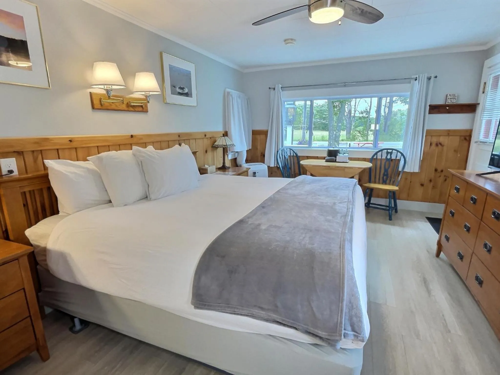 Bedroom, Bed in Kennebunkport Motor Lodge