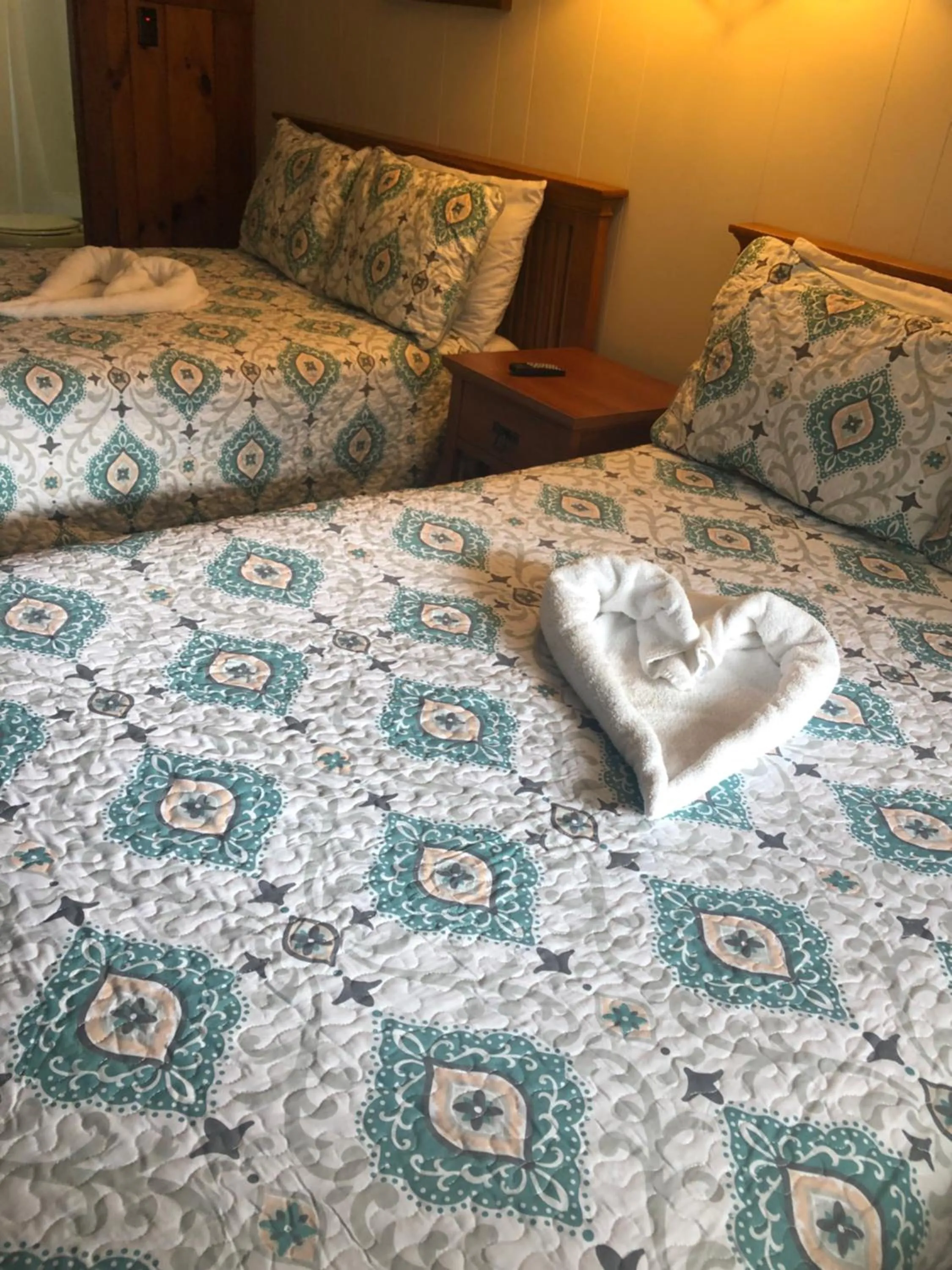 Bed in Kennebunkport Motor Lodge