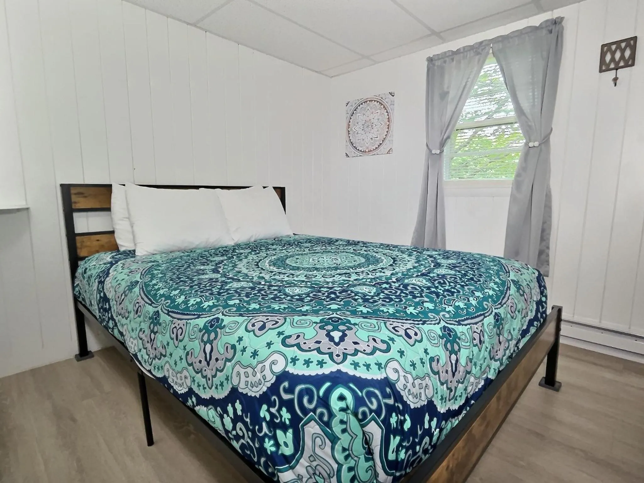 Bed in Kennebunkport Motor Lodge