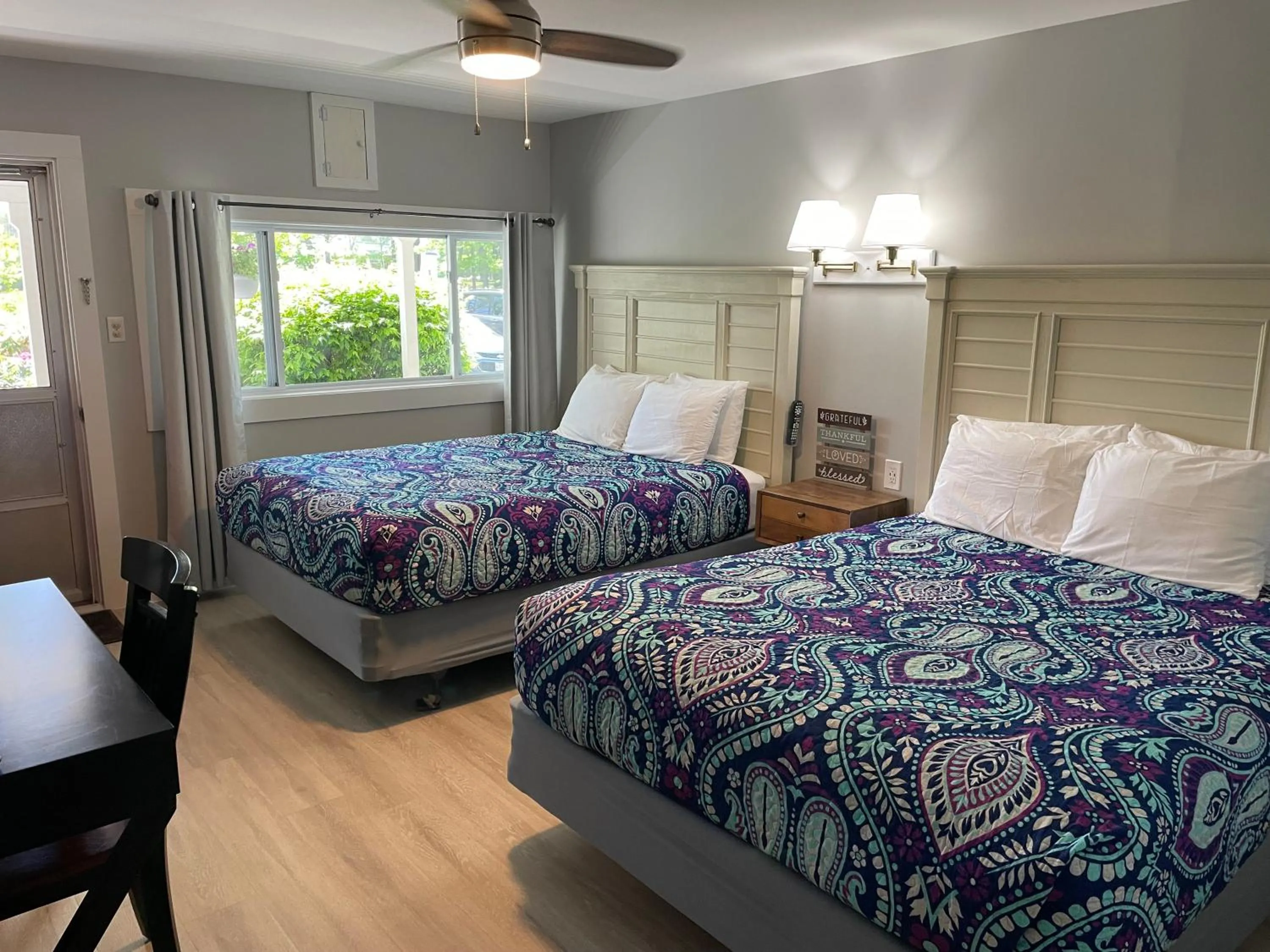 Bedroom, Bed in Kennebunkport Motor Lodge