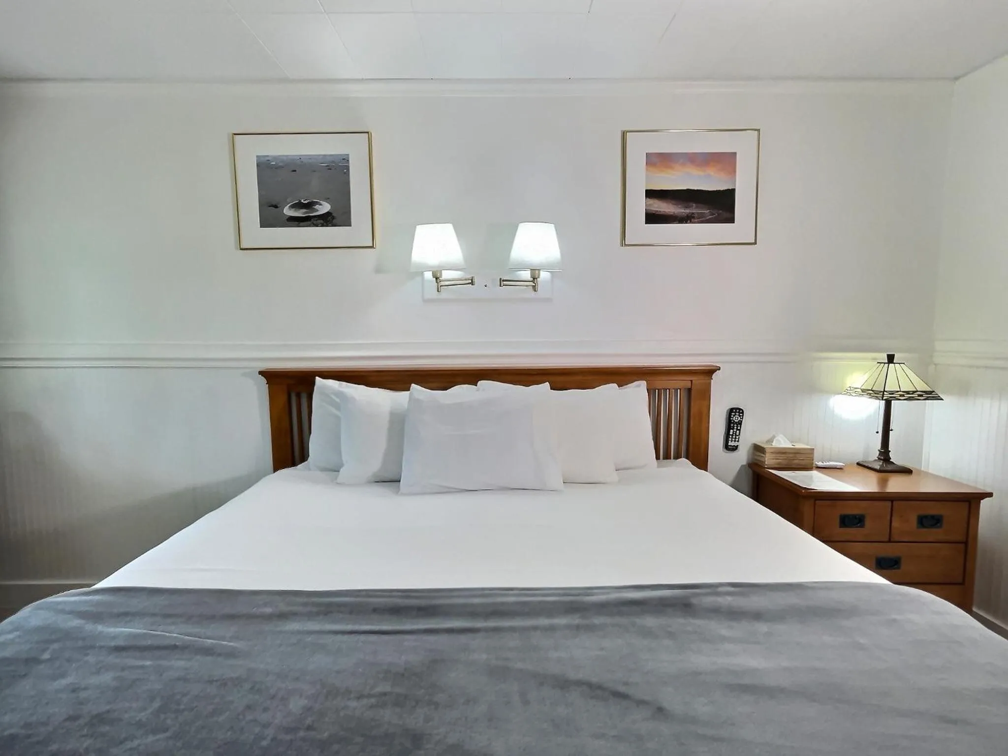 Bed in Kennebunkport Motor Lodge