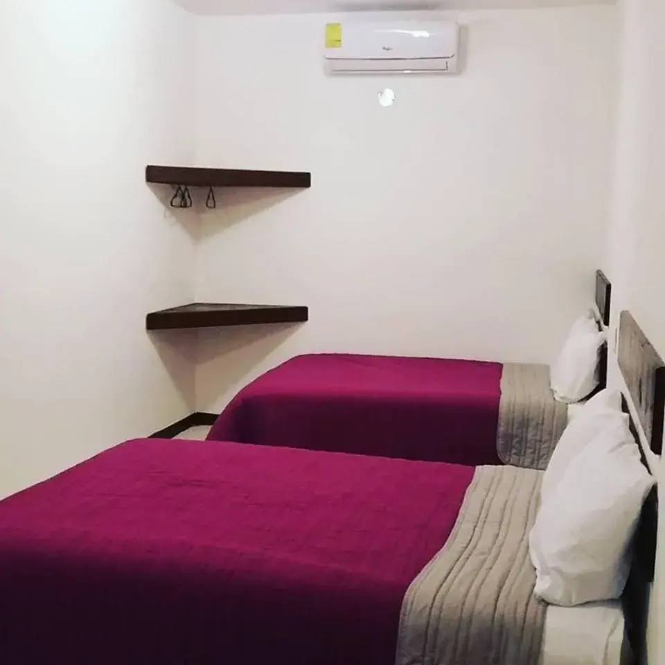 Twin Room with Bathroom in Hotel Pedregal Twin Room with Bathroom in Hotel Pedregal
