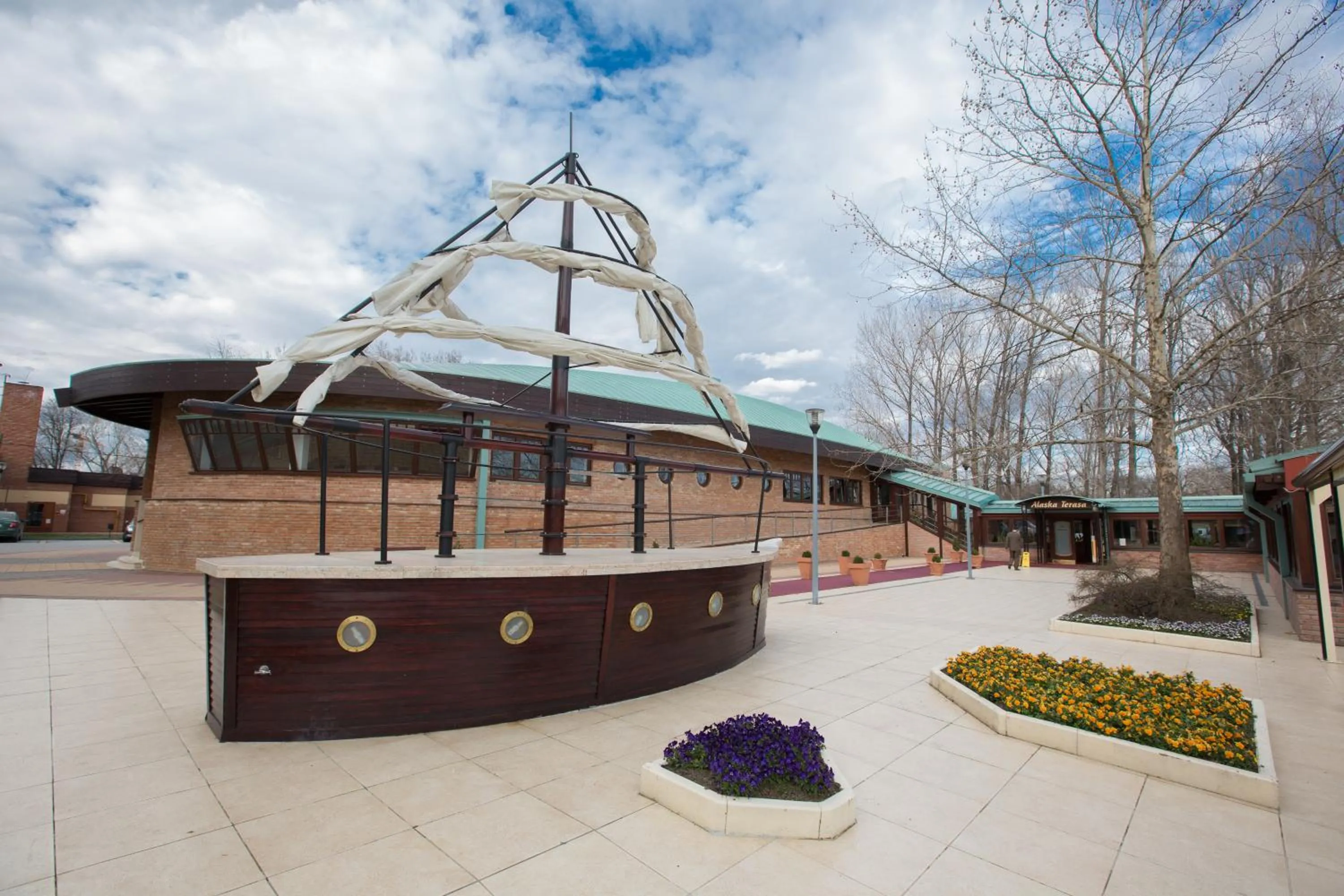 Area and facilities in Tourist Resort Ribarsko Ostrvo