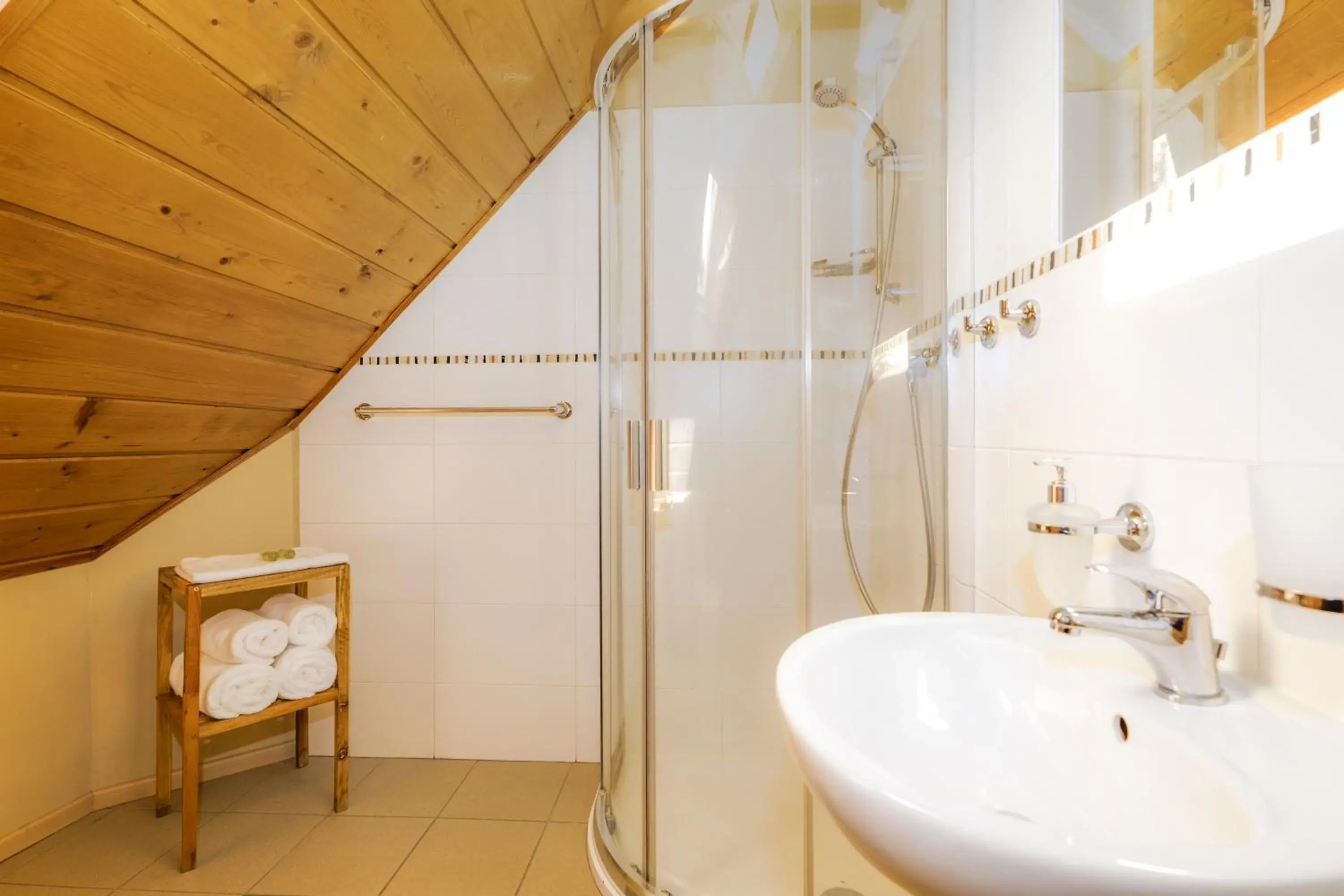 Economy Small Twin Room - Attic in Hotel Leyla Economy Small Twin Room - Attic in Hotel Leyla