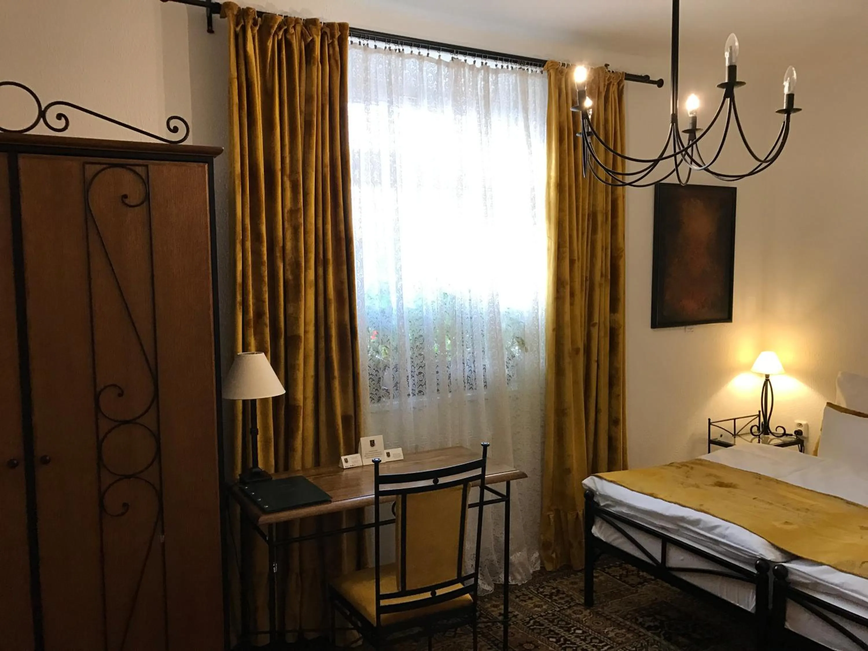 Living room, Bed in Antik Hotel Sofia