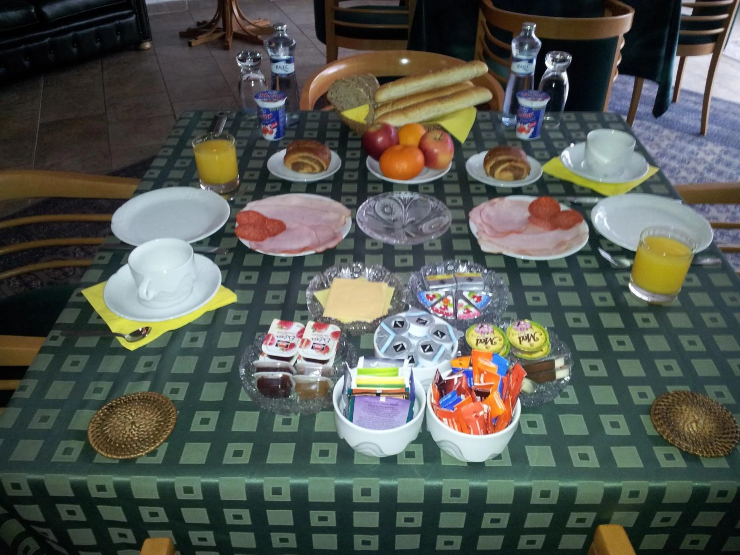 Restaurant/places to eat in Antik Hotel Sofia