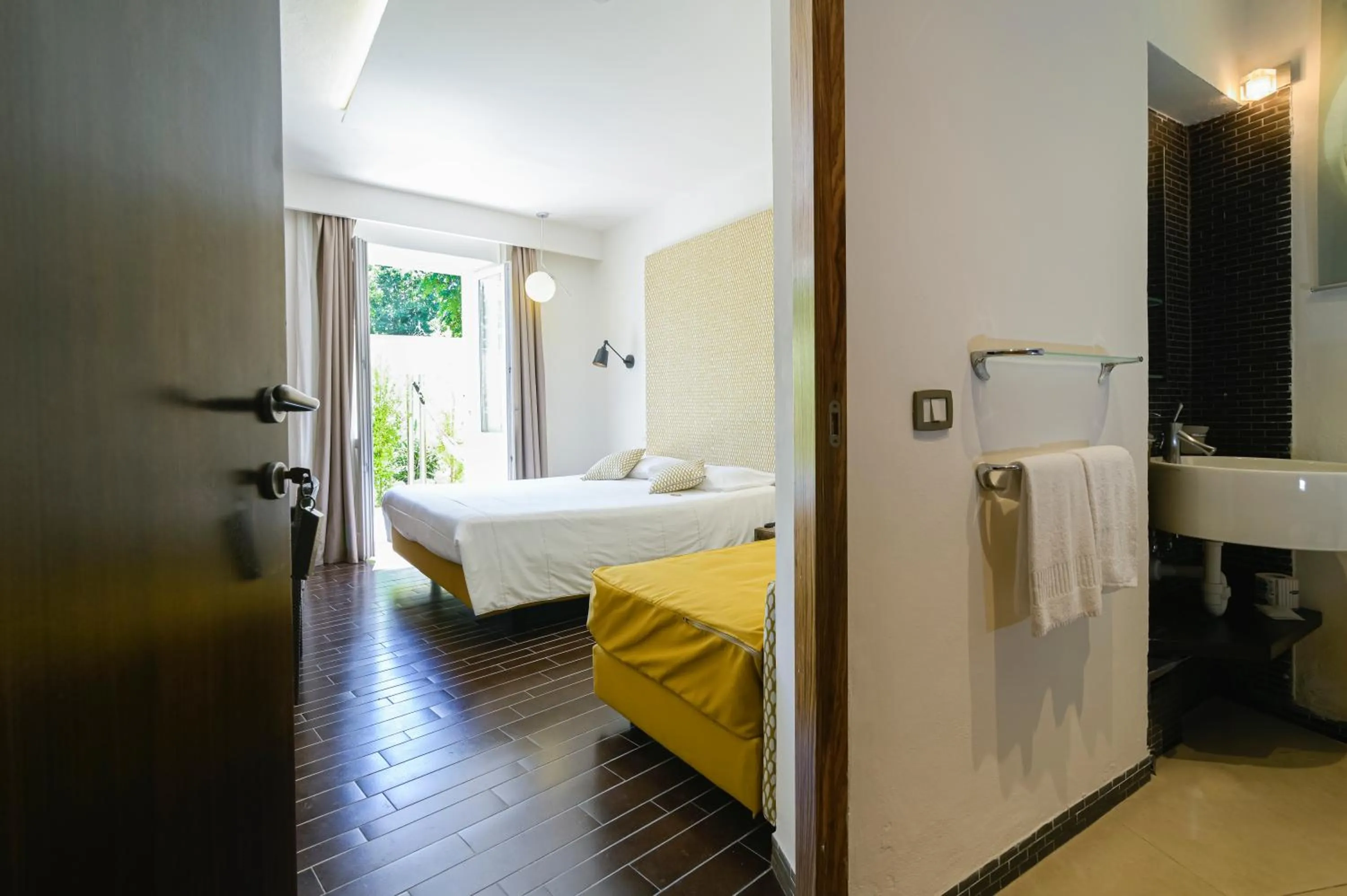 Bathroom, Bed in Marina 10 Design Hotel & SPA