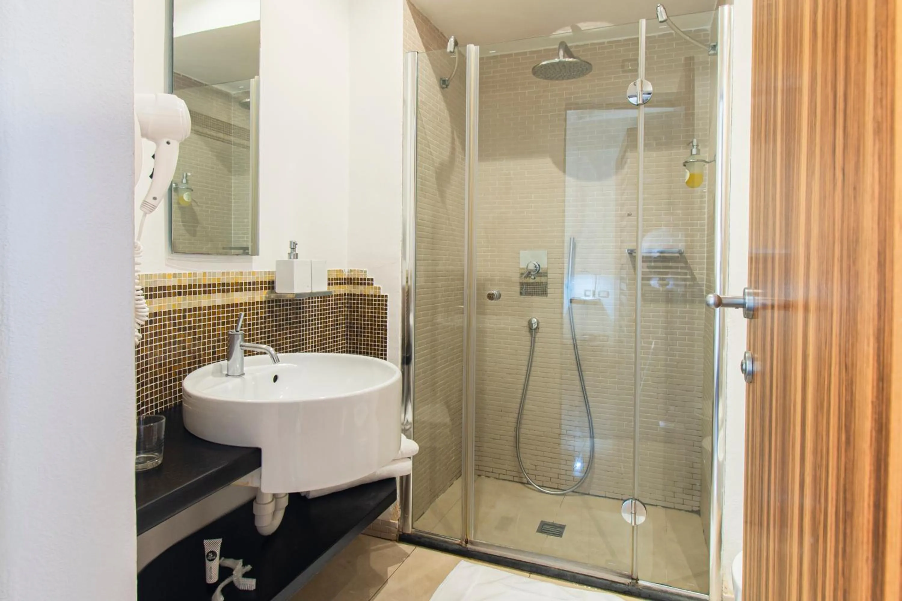 Shower in Marina 10 Design Hotel & SPA