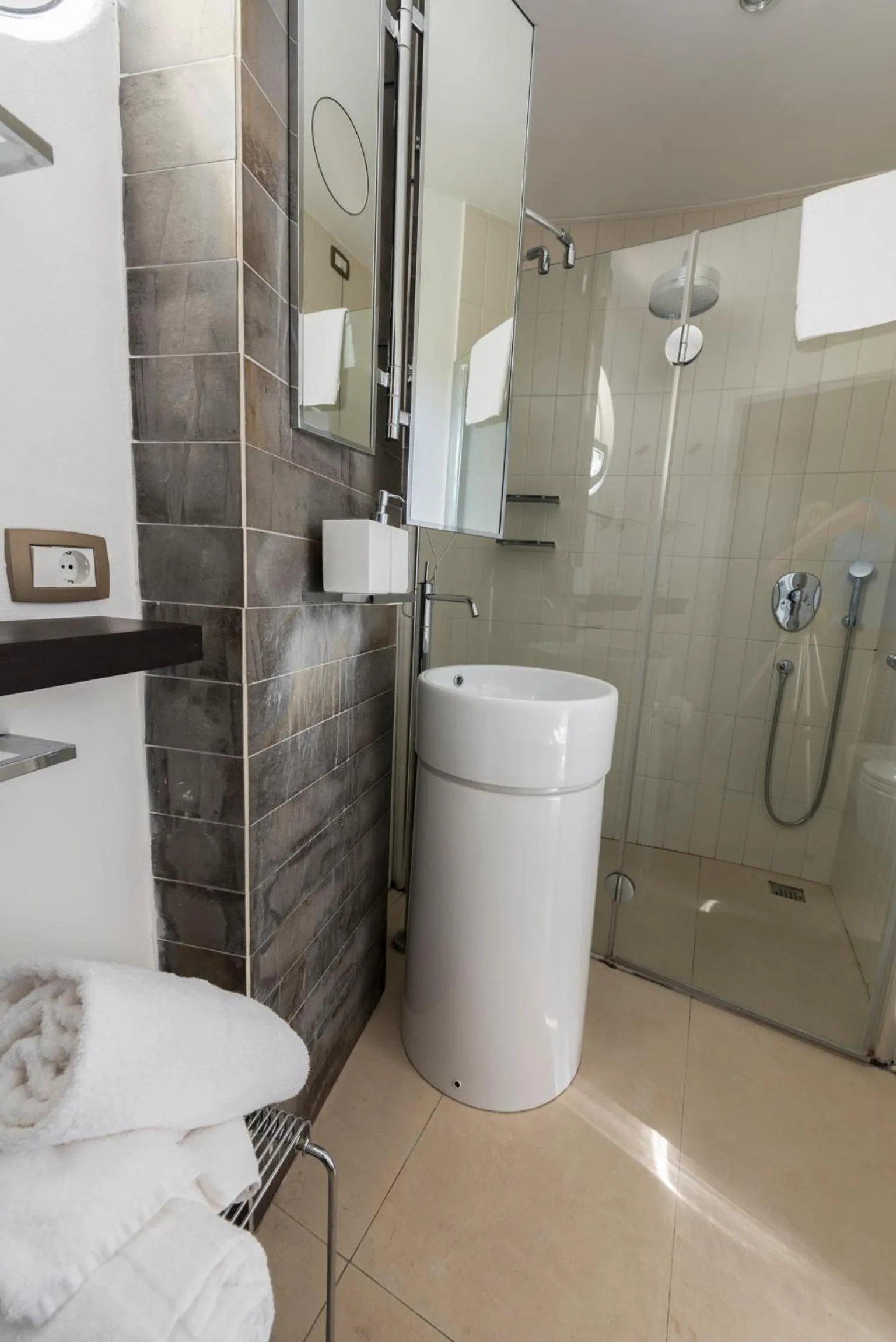 Shower in Marina 10 Design Hotel & SPA