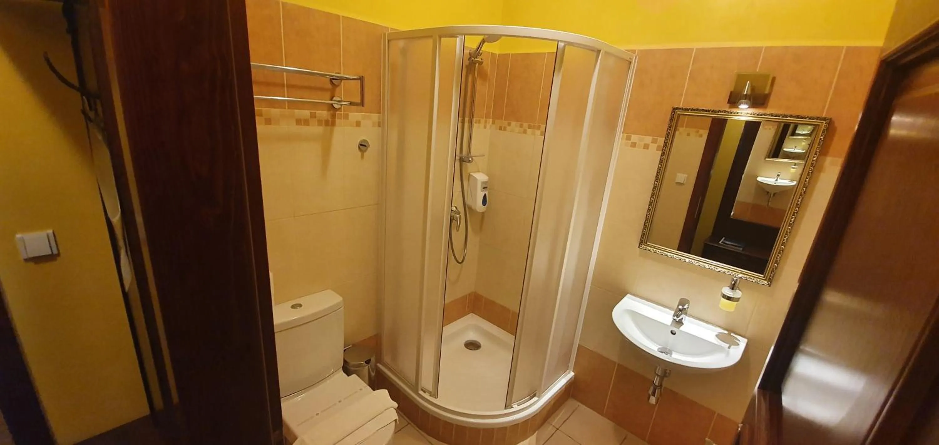 Bathroom in Hotel Karlštejn & SPA