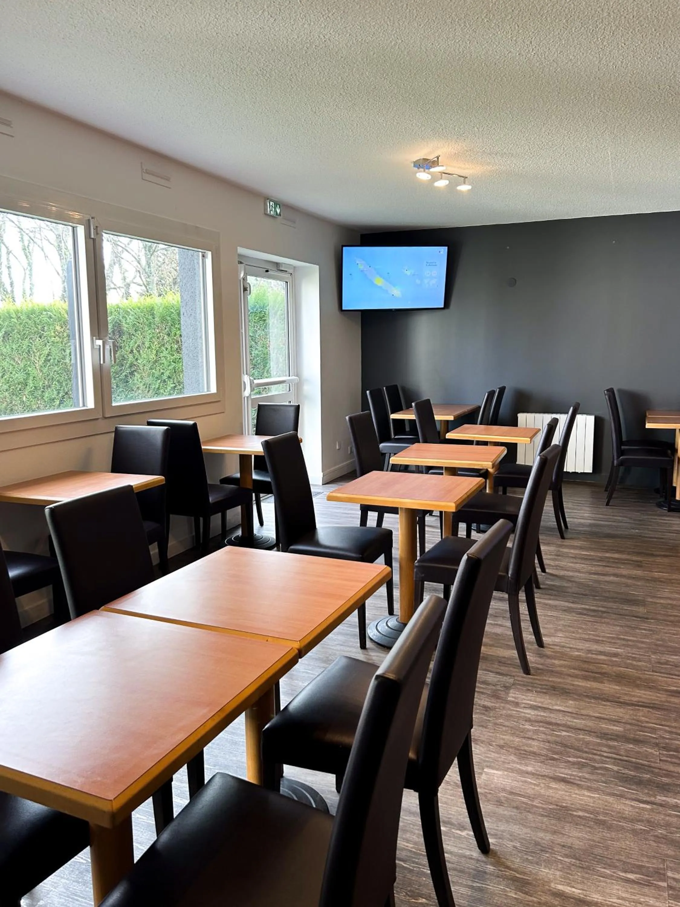 Breakfast in Hôtel AKENA Nantes Orvault - Ouest