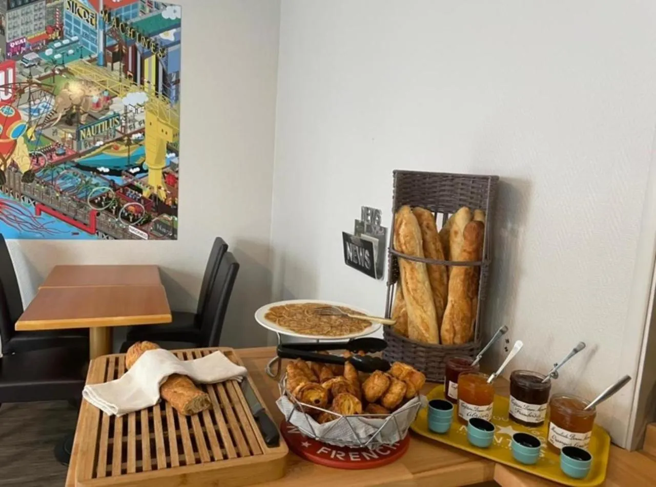 Breakfast in Hôtel AKENA Nantes Orvault - Ouest