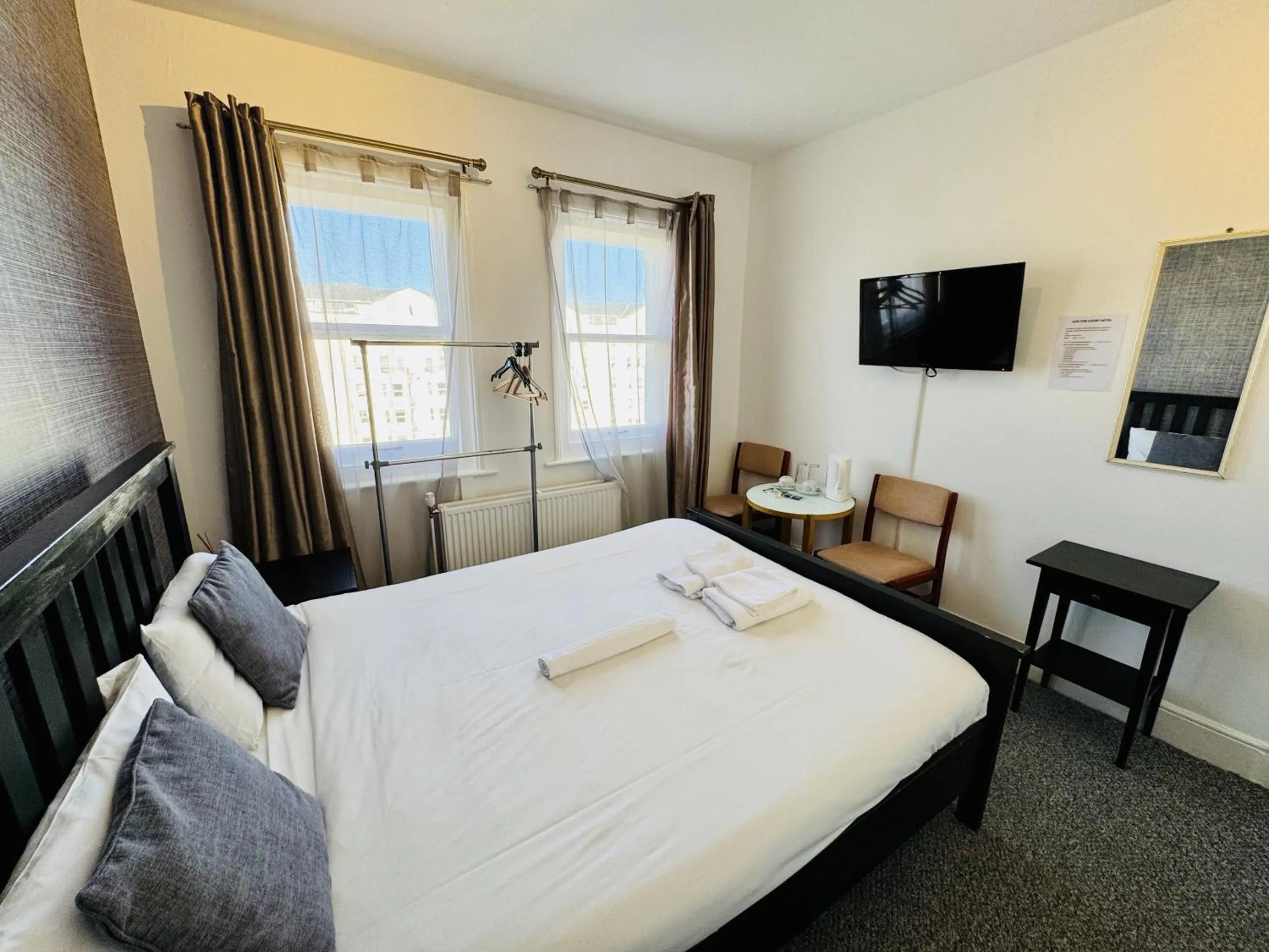 Bedroom, Bed in Carlton Court Hotel Eastbourne