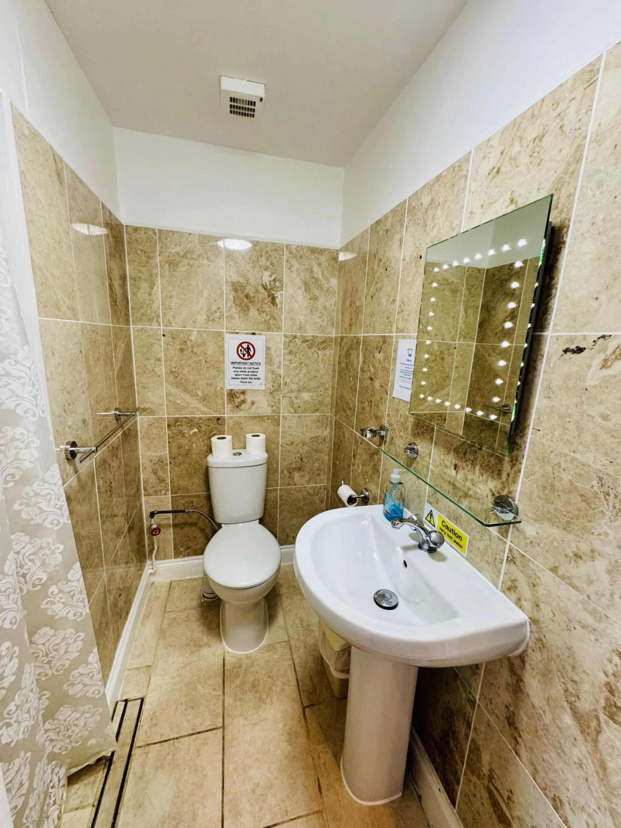 Bathroom in Carlton Court Hotel Eastbourne