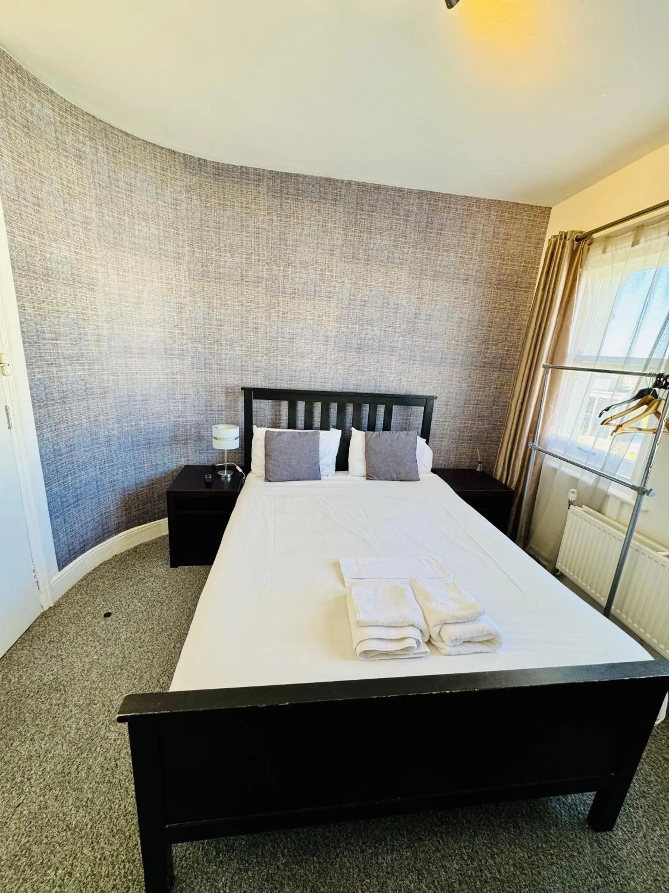 Bedroom, Bed in Carlton Court Hotel Eastbourne