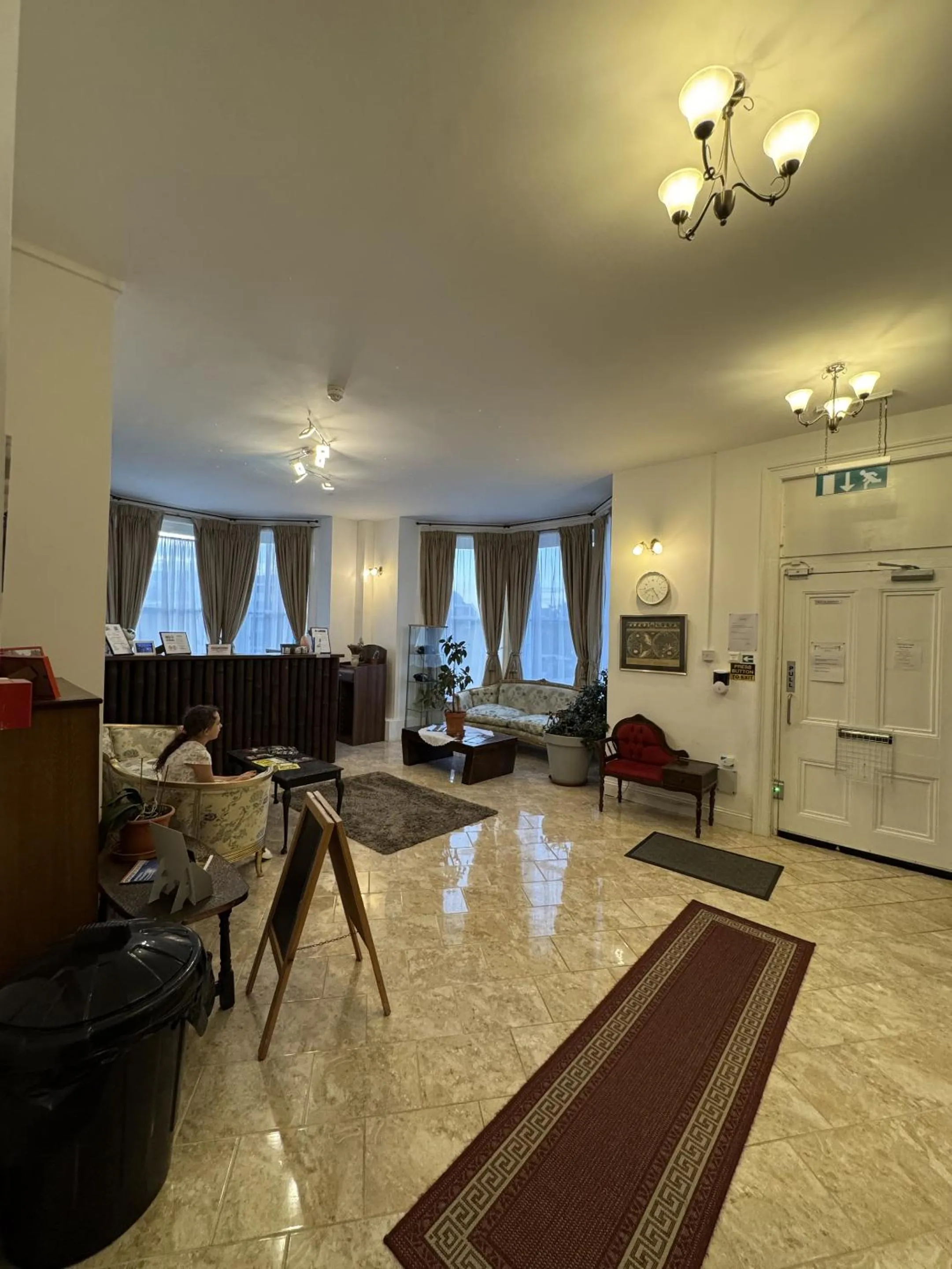 Living room in Carlton Court Hotel Eastbourne