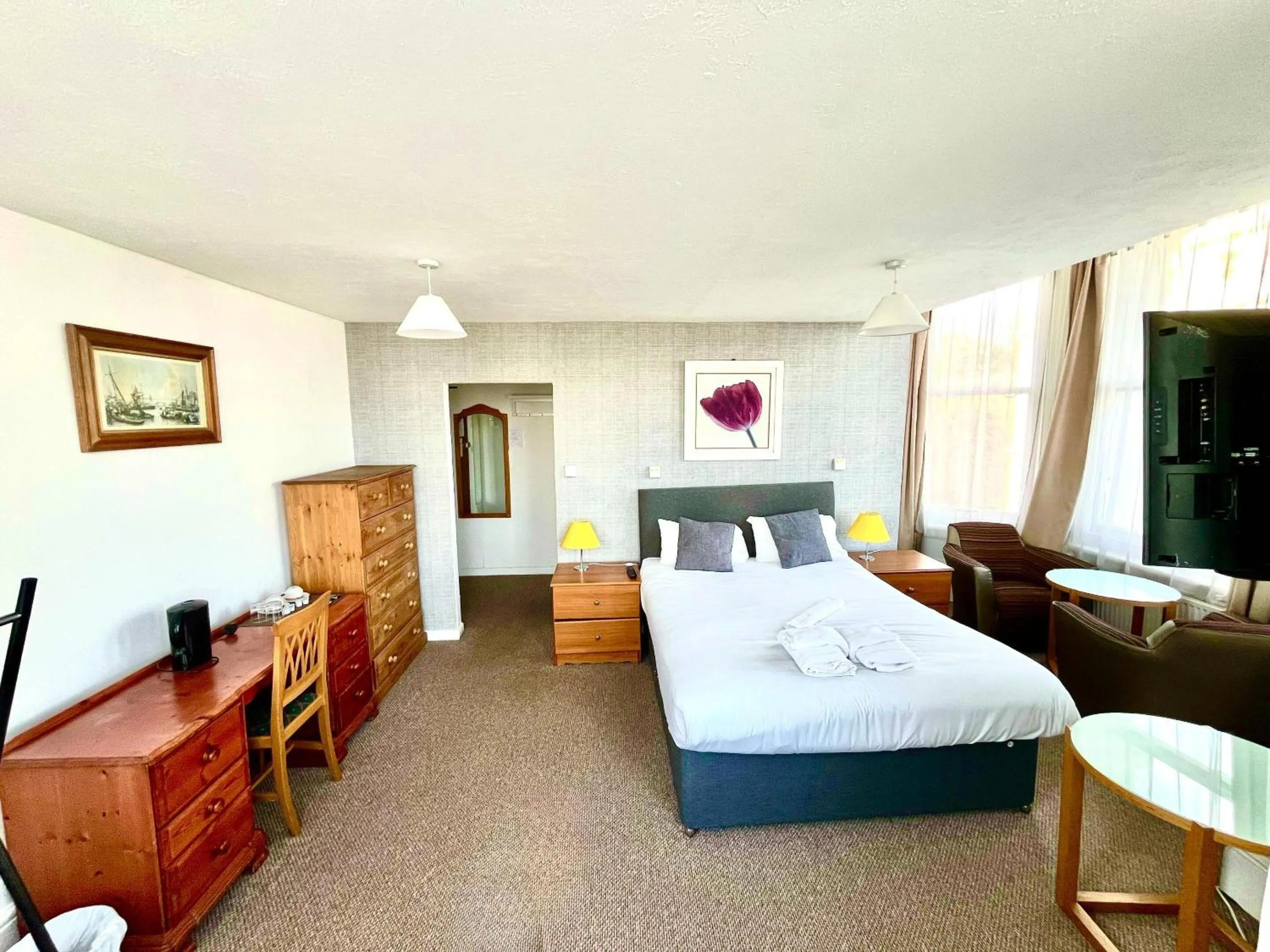 Bedroom, Bed in Carlton Court Hotel Eastbourne