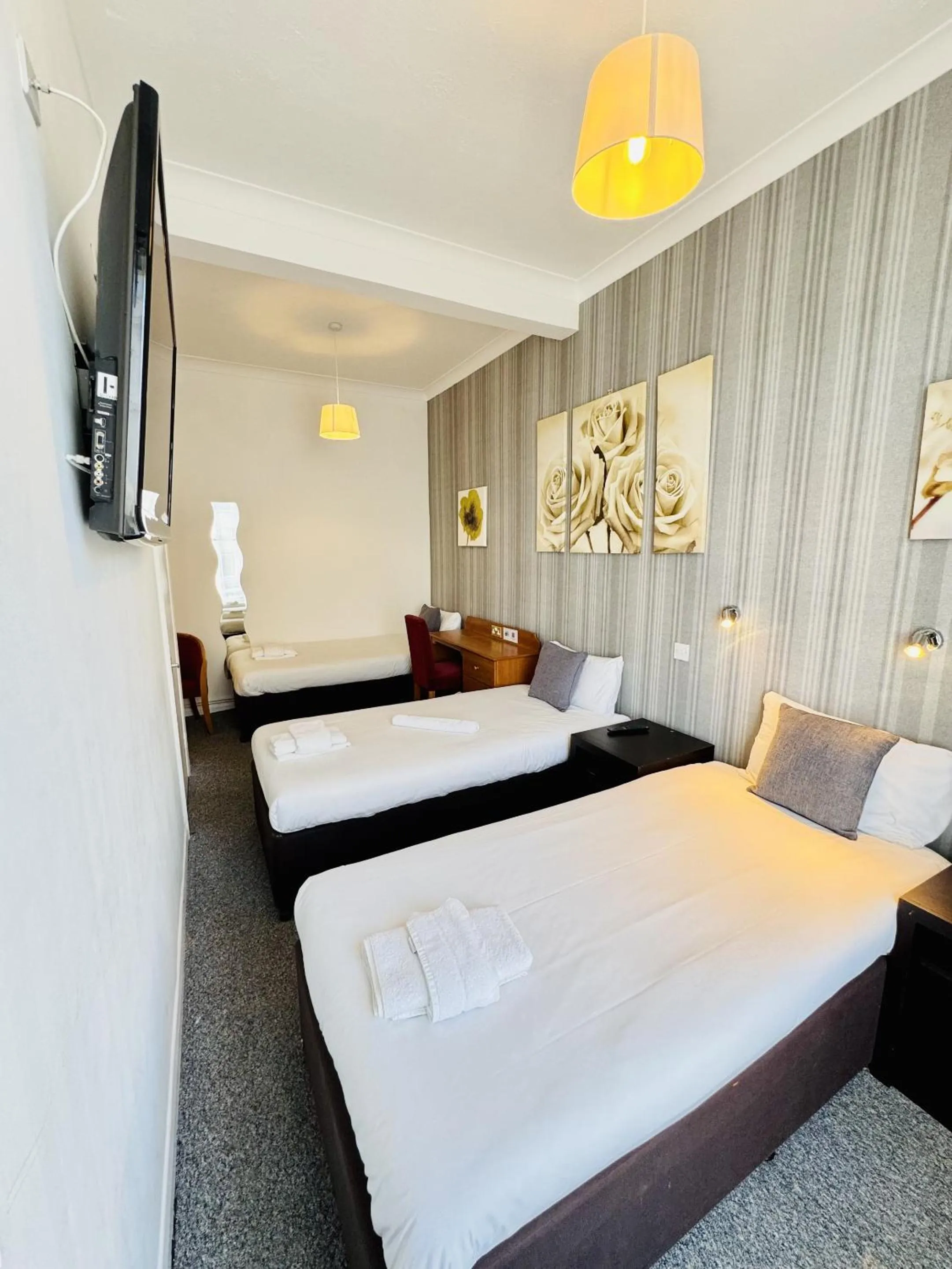 Bedroom, Bed in Carlton Court Hotel Eastbourne