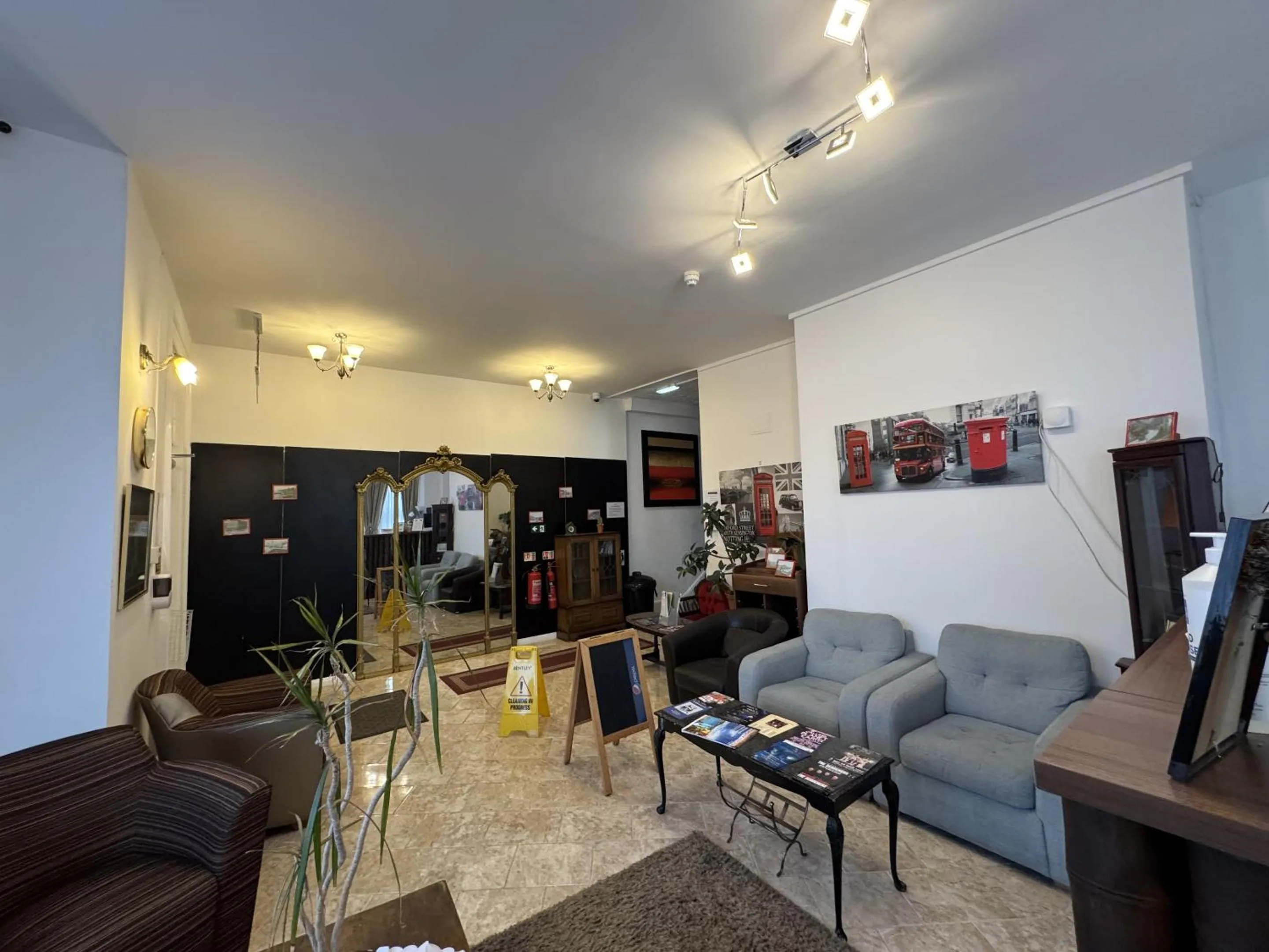 Living room in Carlton Court Hotel Eastbourne