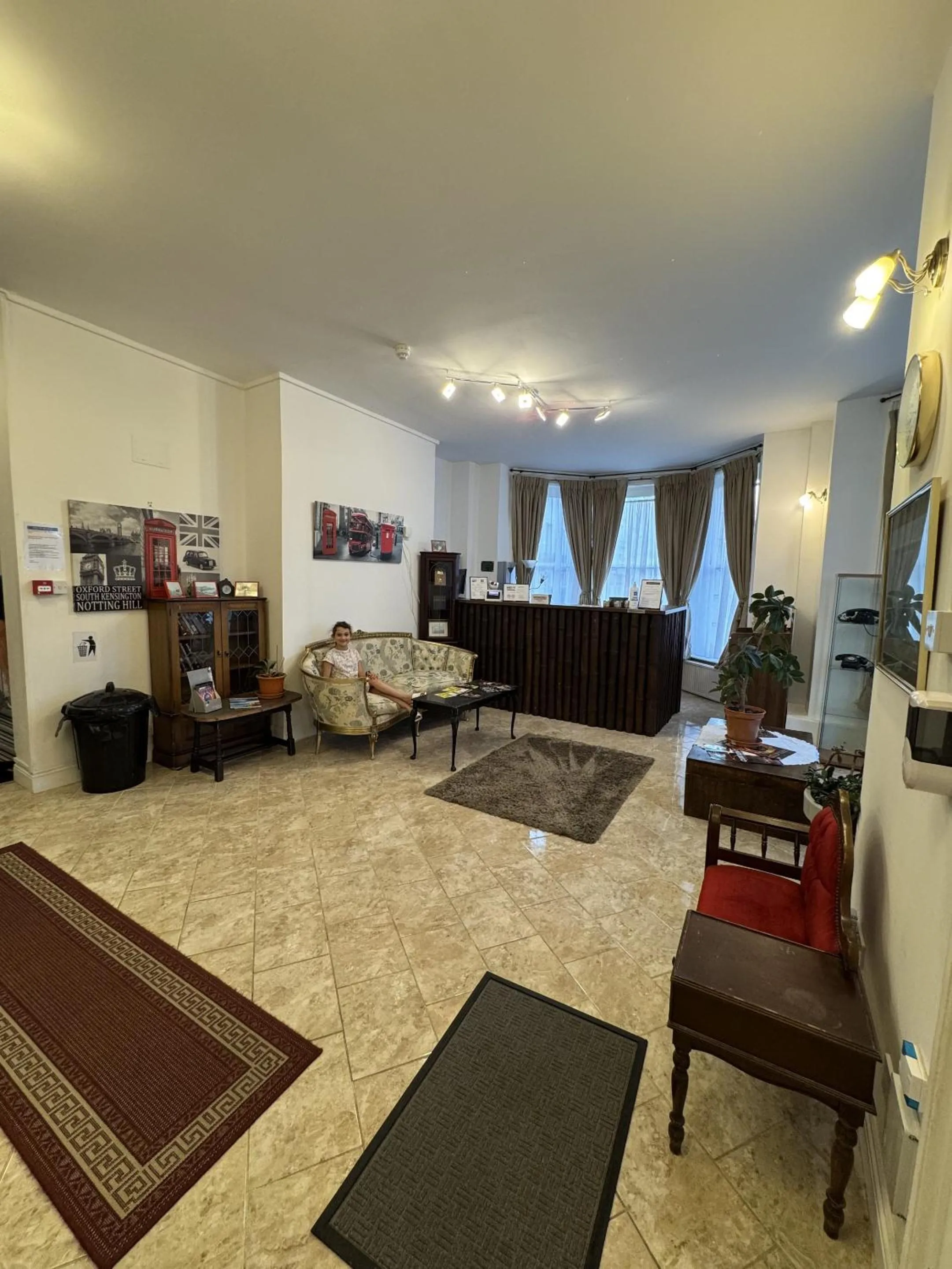 Living room in Carlton Court Hotel Eastbourne