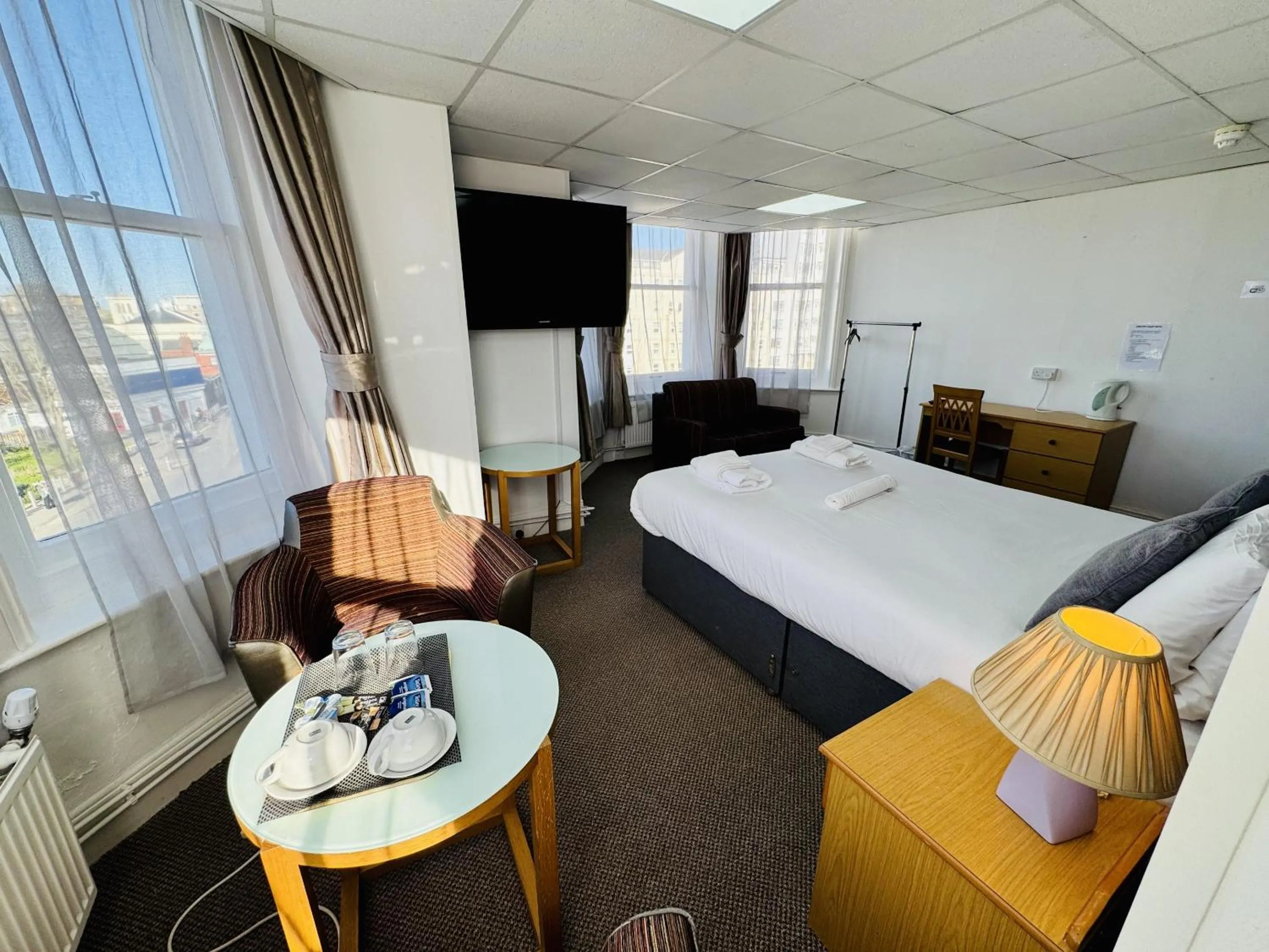 Bedroom, Bed in Carlton Court Hotel Eastbourne