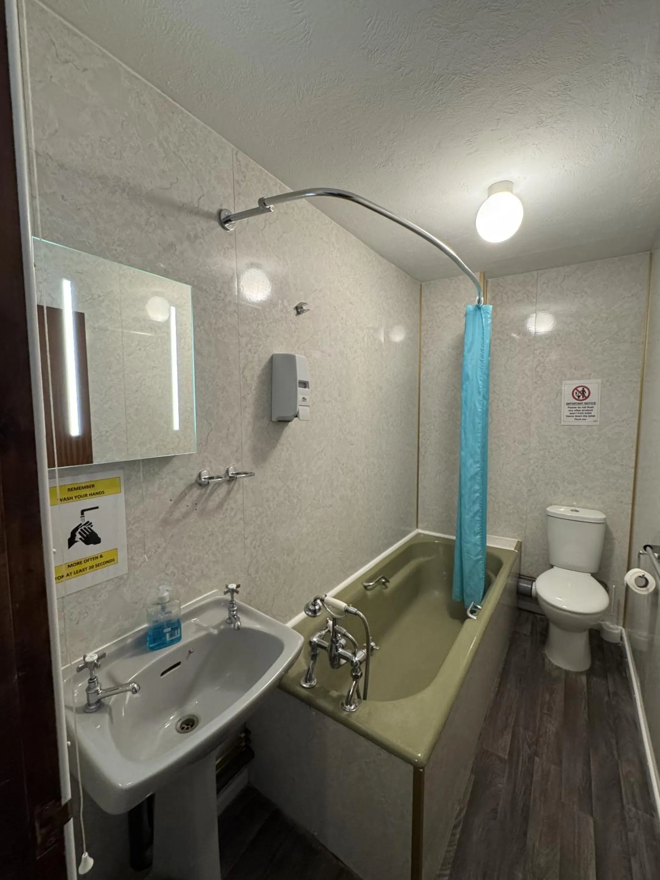 Bathroom in Carlton Court Hotel Eastbourne