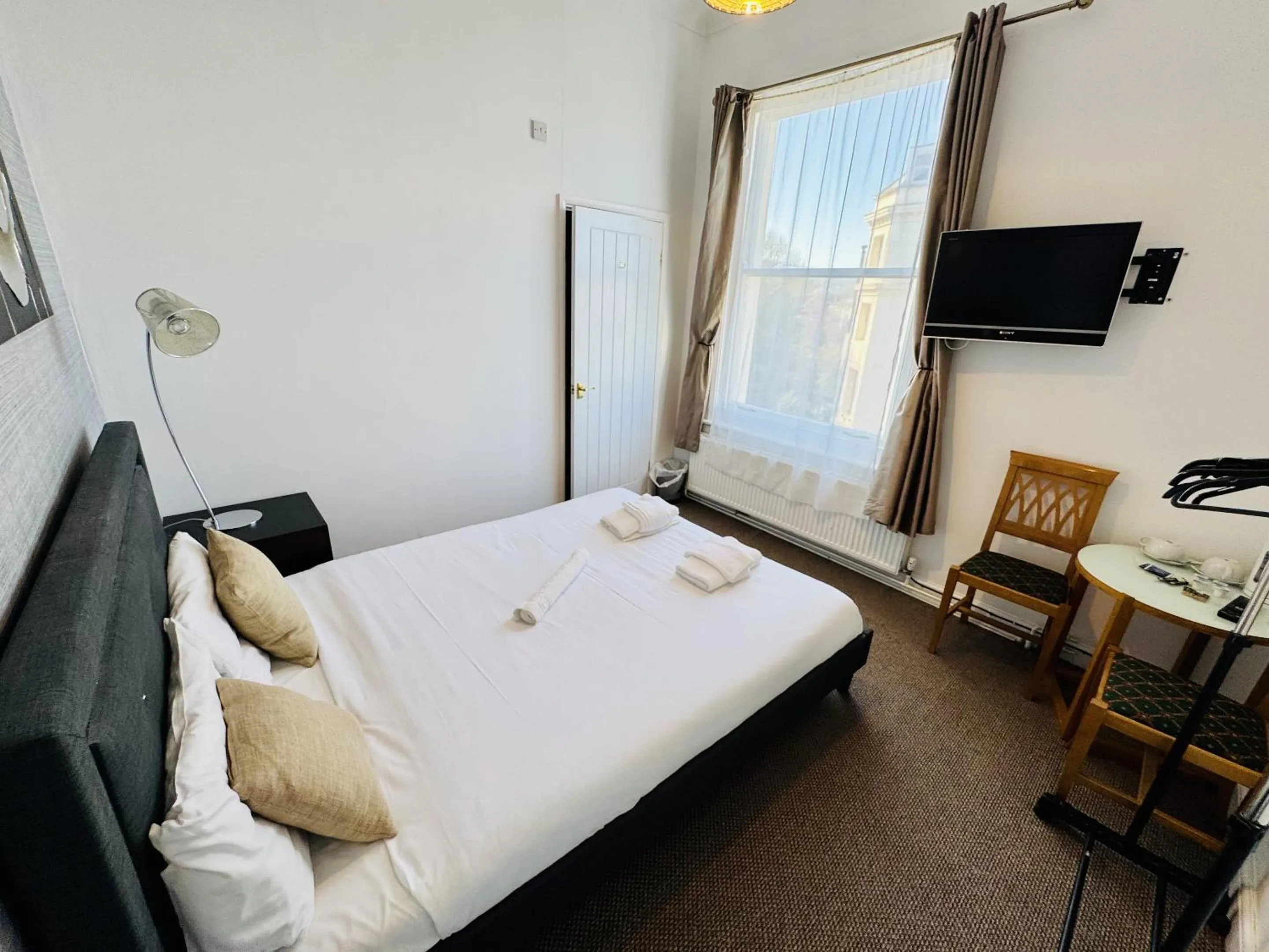 Bedroom, Bed in Carlton Court Hotel Eastbourne