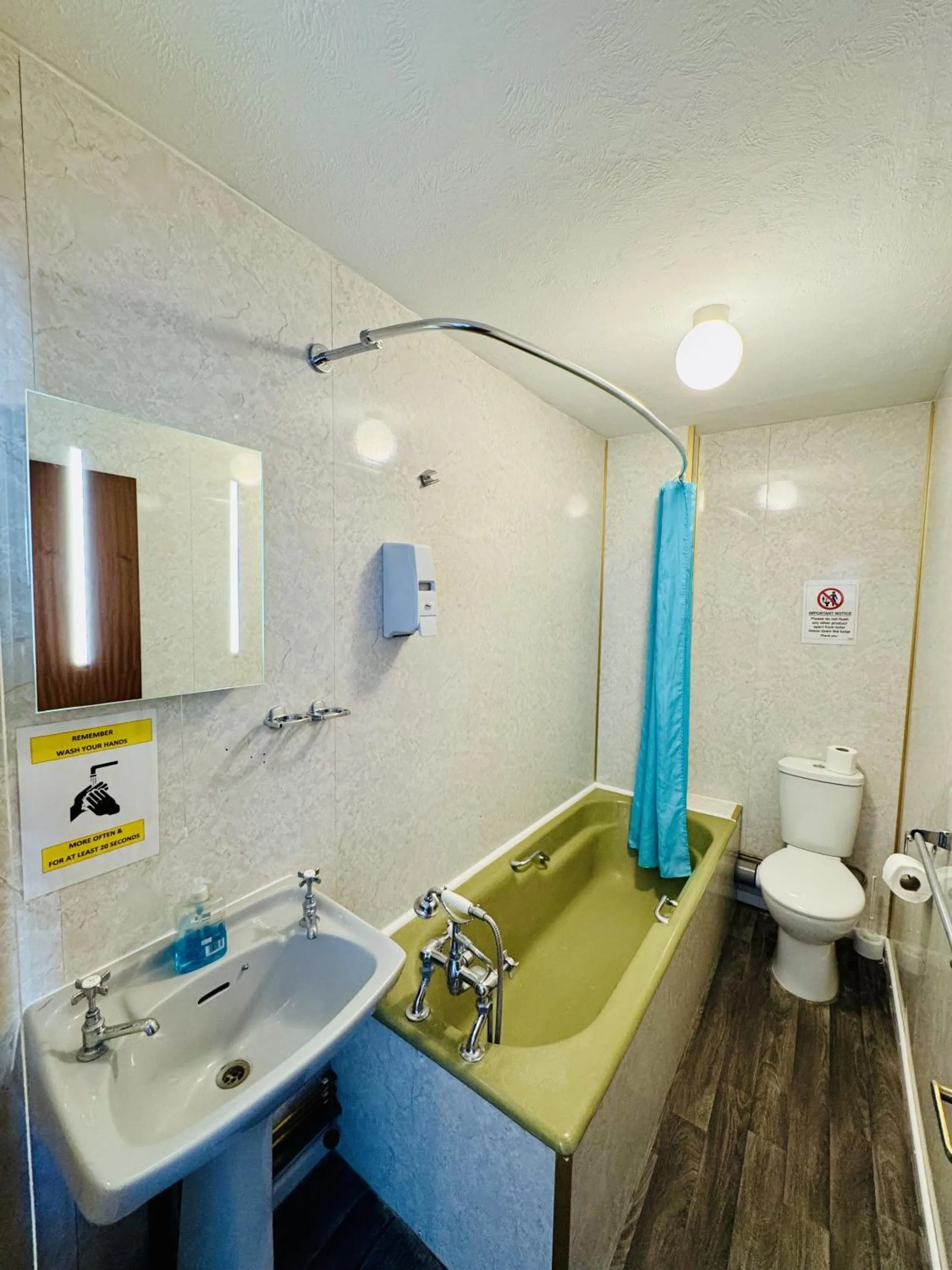 Bathroom in Carlton Court Hotel Eastbourne