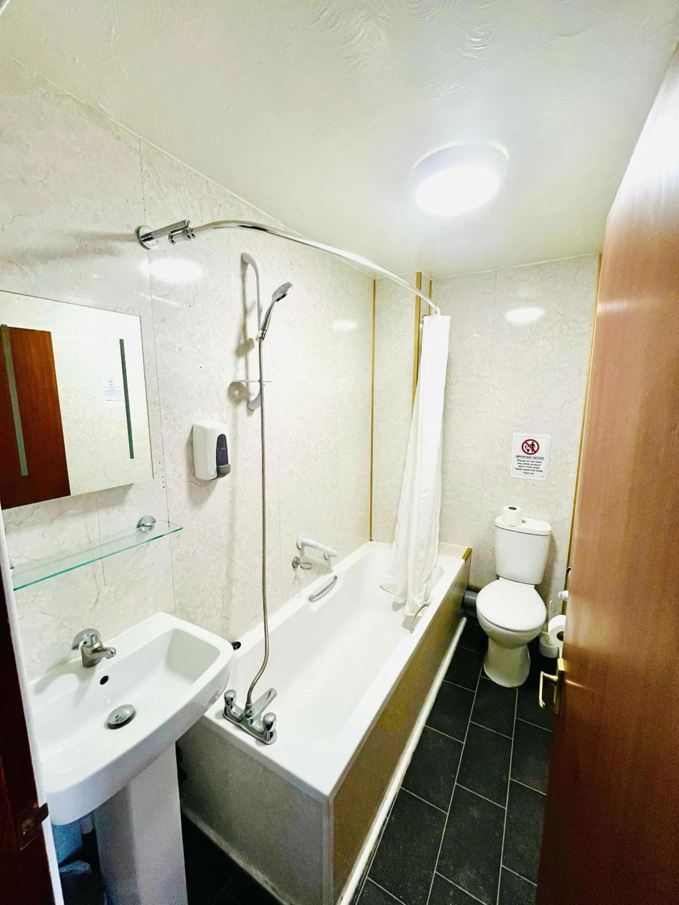 Bathroom in Carlton Court Hotel Eastbourne
