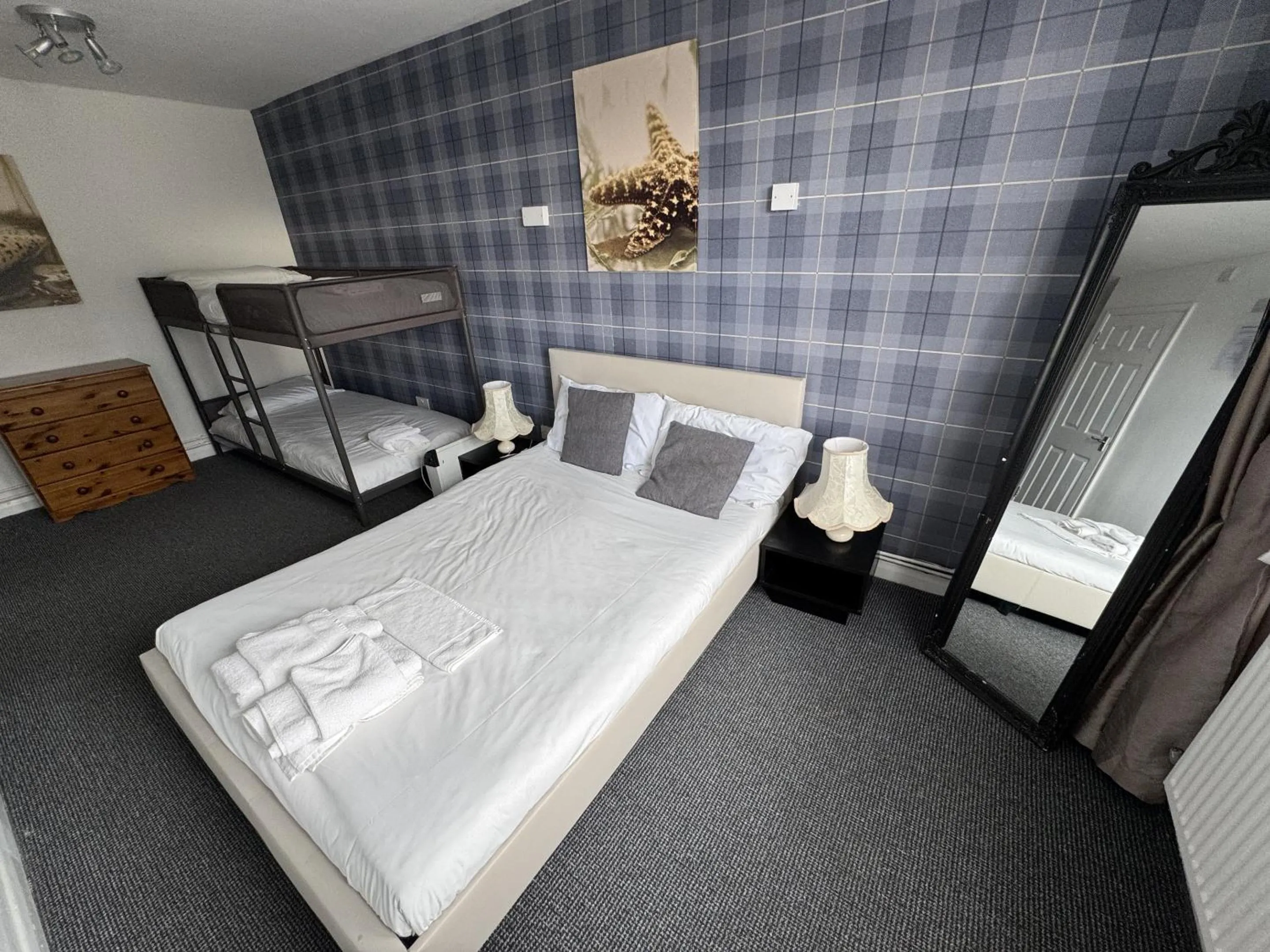 Bedroom, Bed in Carlton Court Hotel Eastbourne