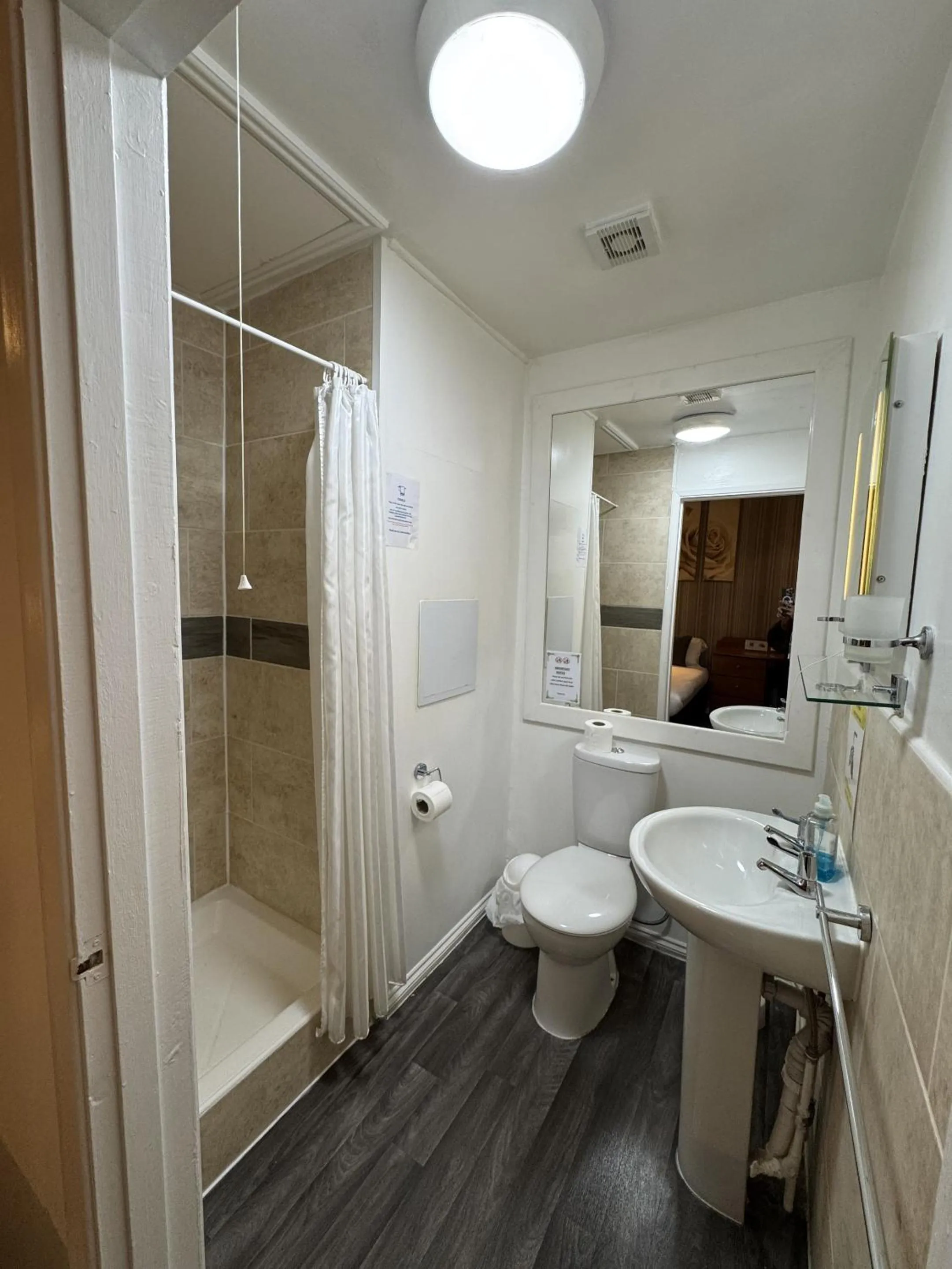 Bathroom in Carlton Court Hotel Eastbourne