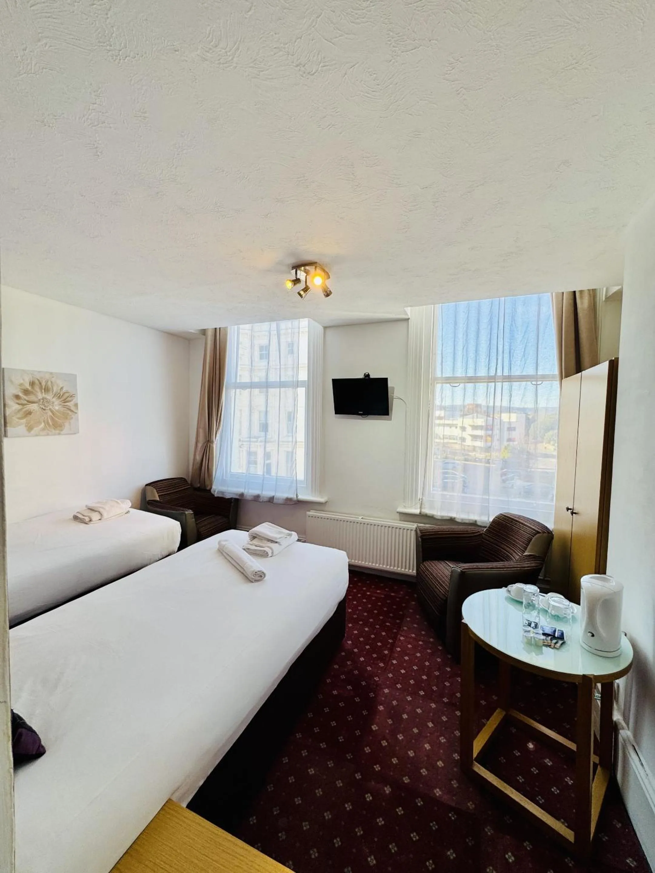 Bedroom, Bed in Carlton Court Hotel Eastbourne