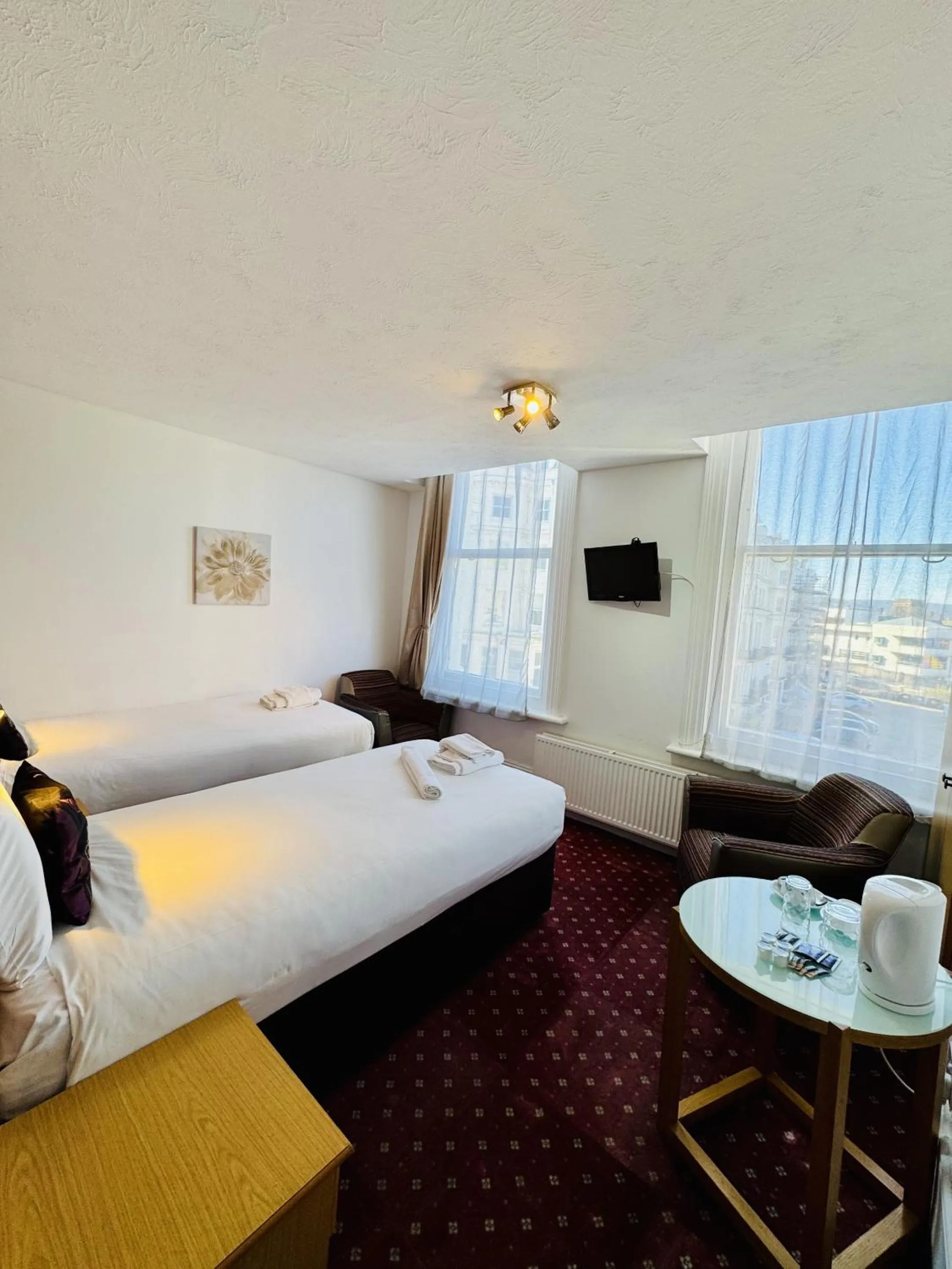 Bedroom, Bed in Carlton Court Hotel Eastbourne