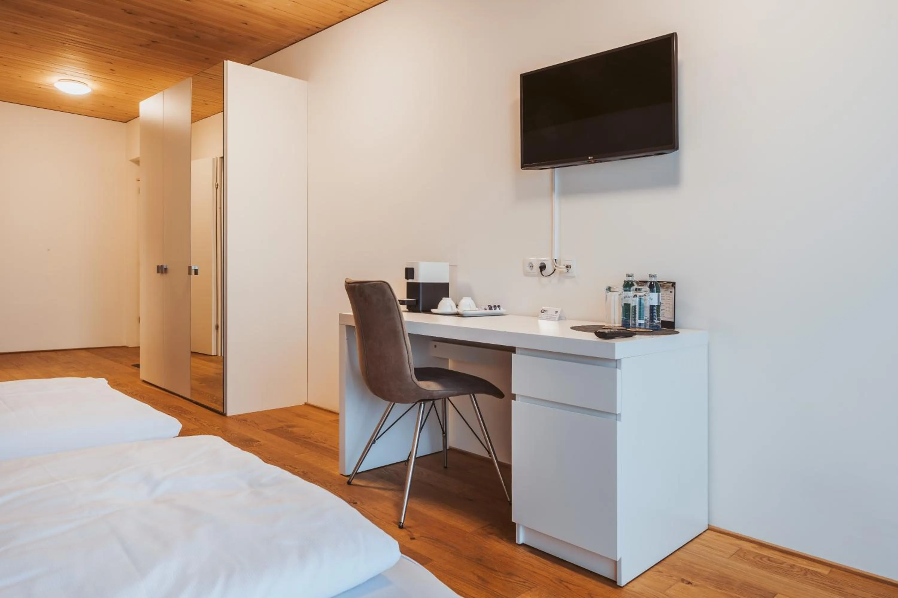 Photo of the whole room, Bed in Gästehaus Gritsch