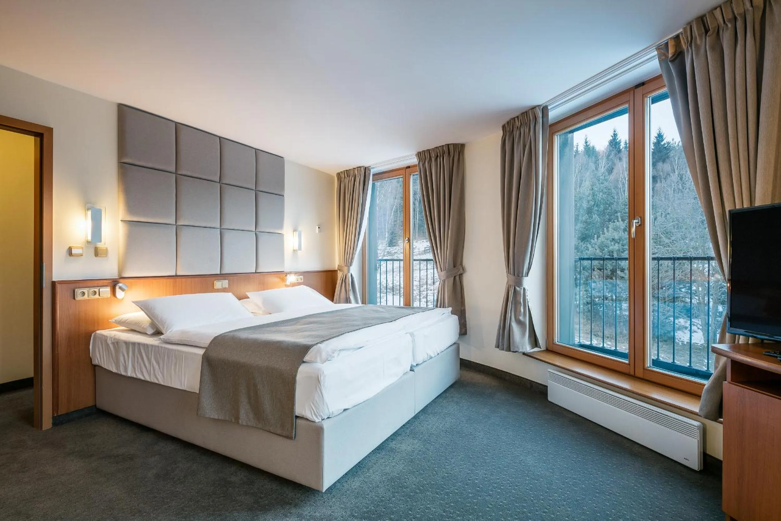 Balcony/Terrace, Bed in Hotel Ostrov