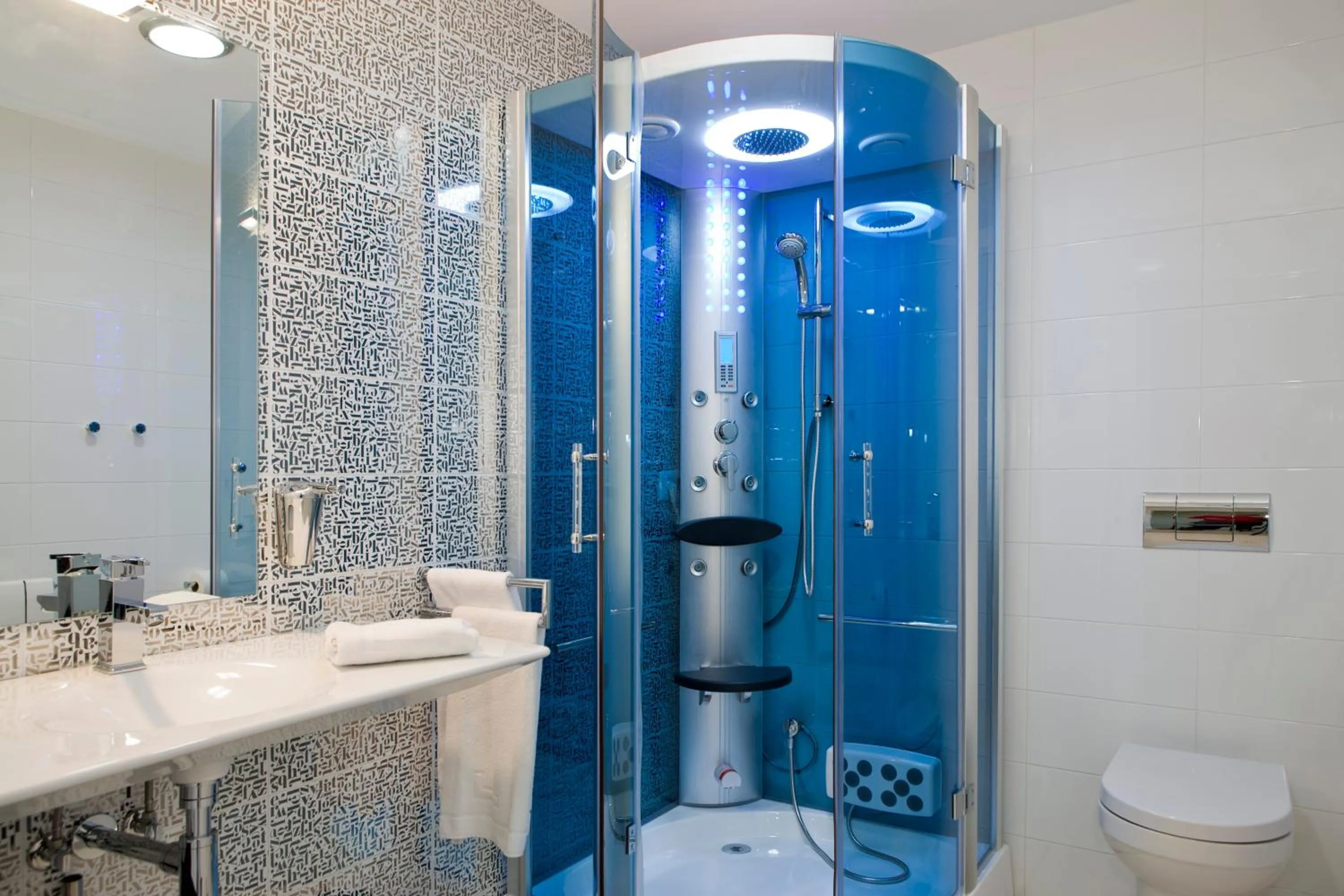 Shower in RuralSuite Hotel Apartamentos