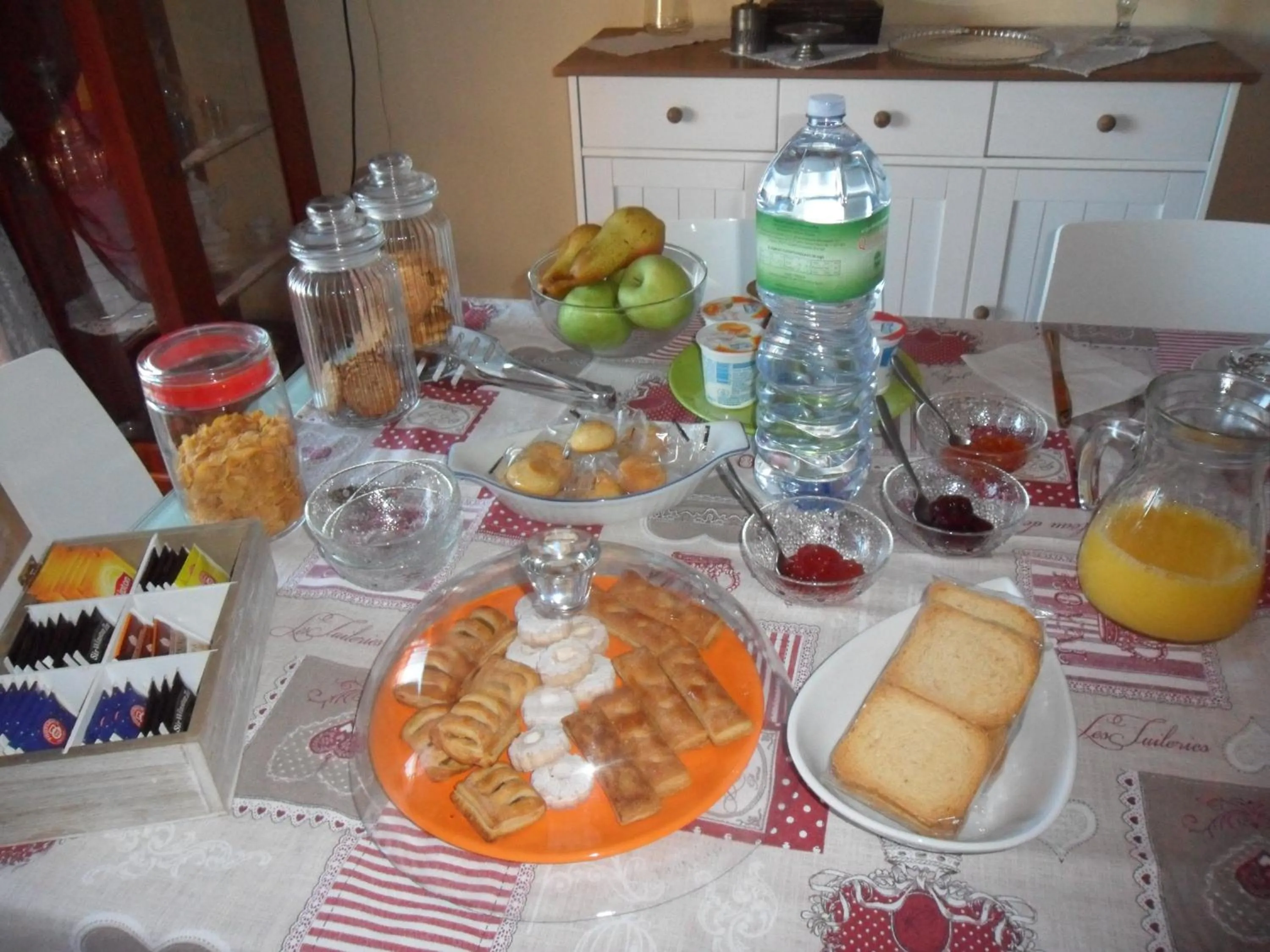 Continental breakfast in B&B A CASA DI MONICA