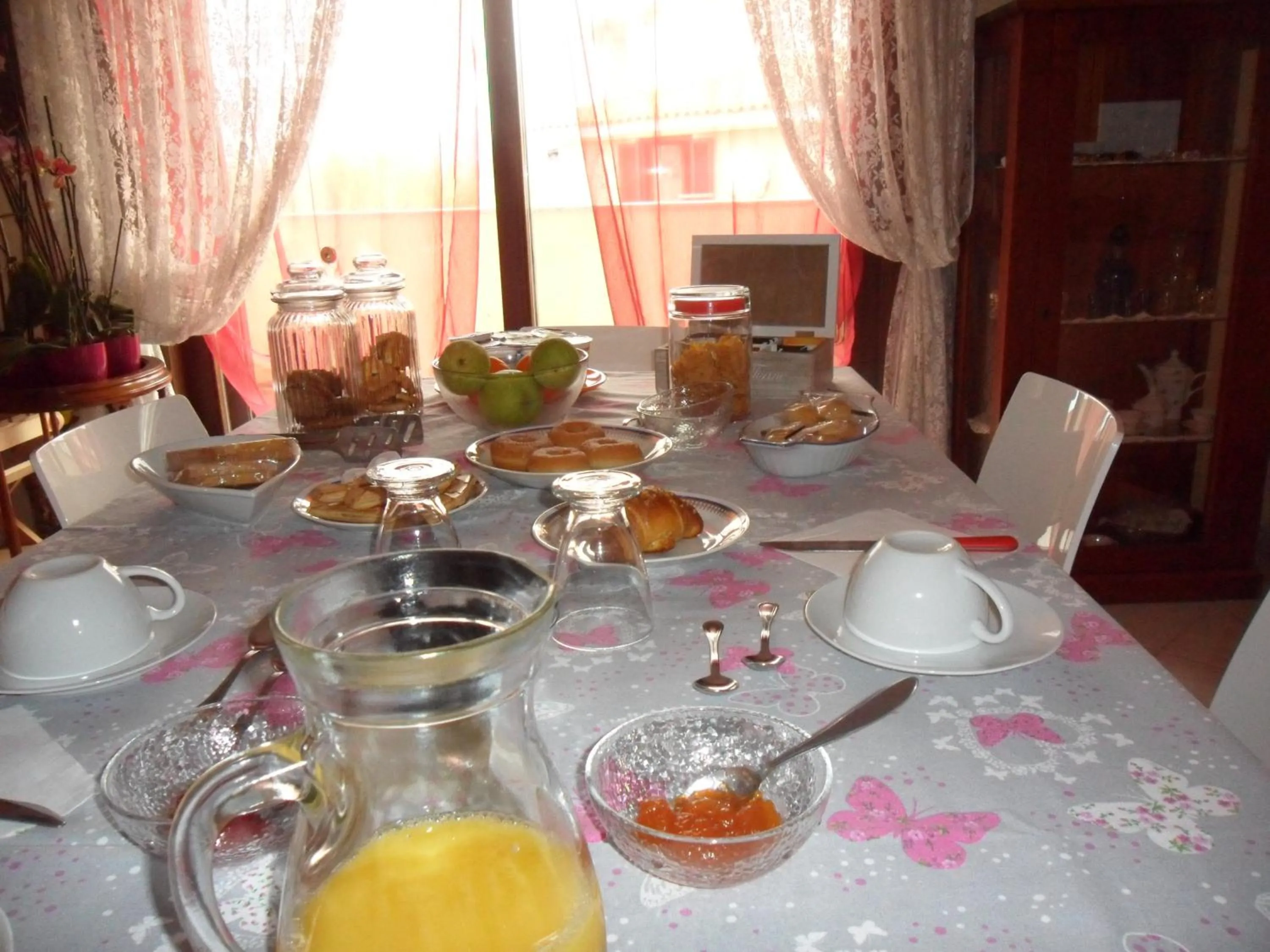 Continental breakfast in B&B A CASA DI MONICA