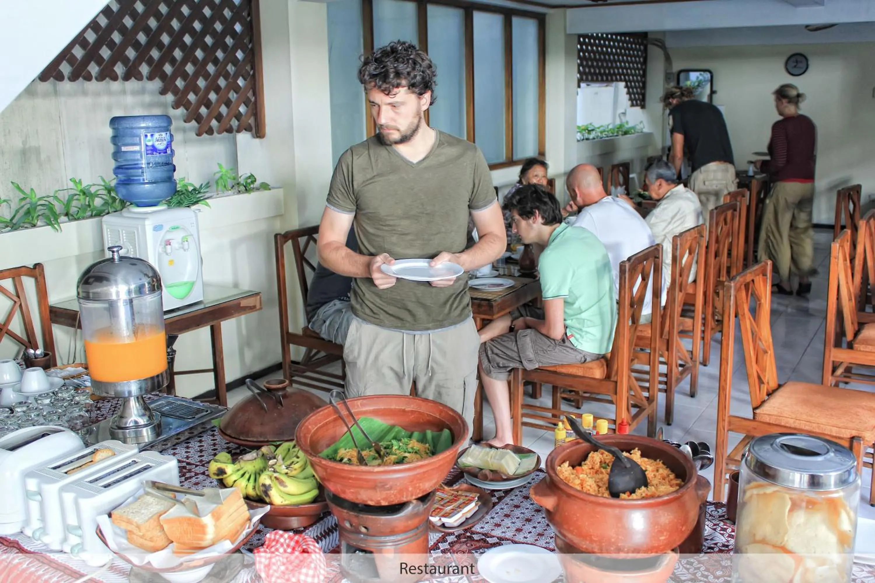 Restaurant/places to eat in Duta Guest House