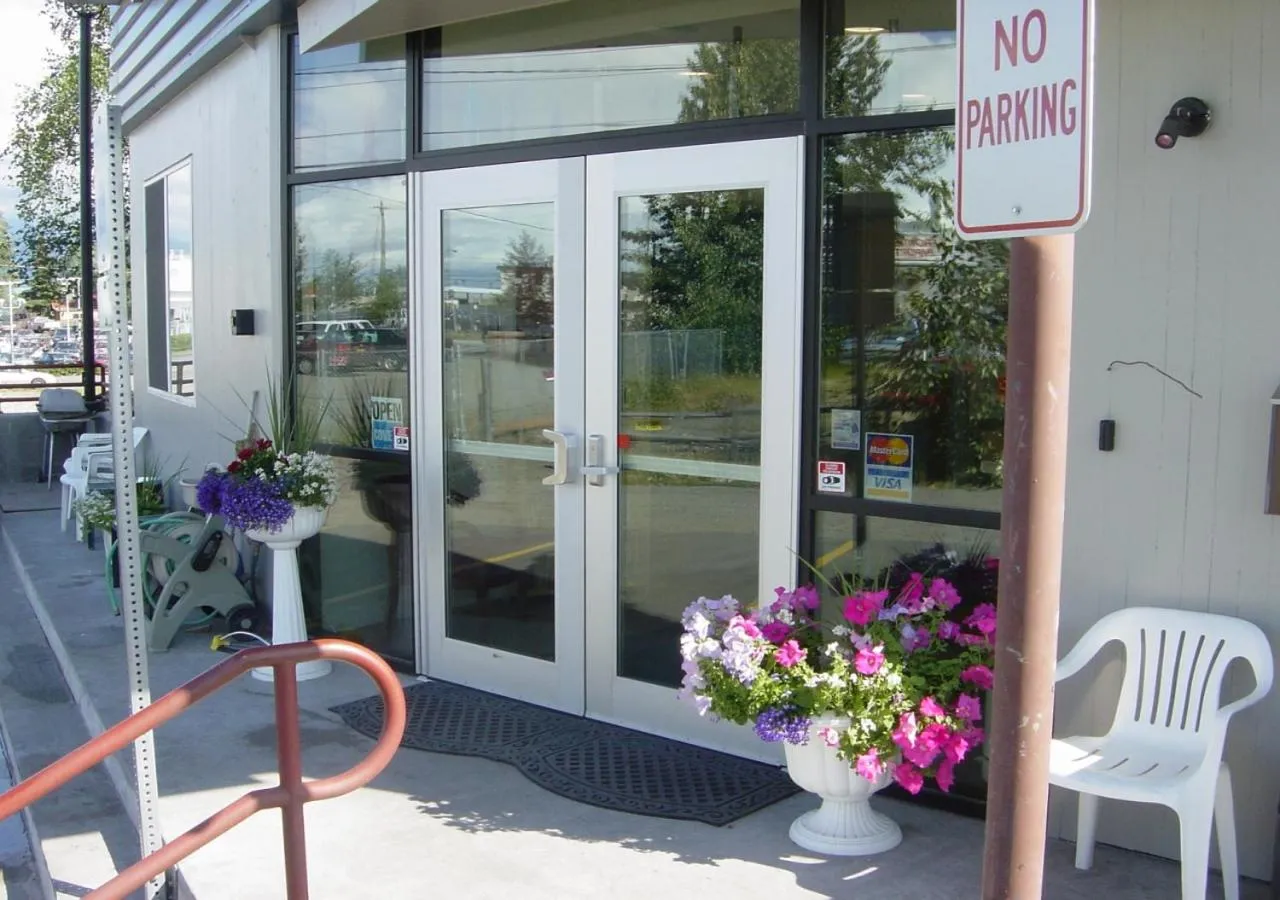 Facade/entrance in Ingra House Hotel