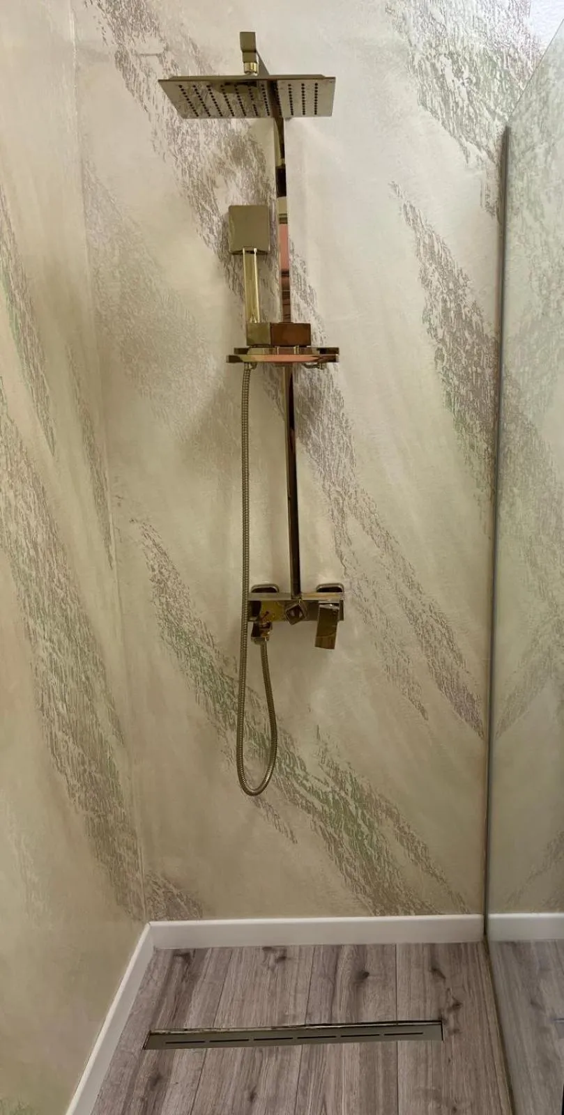 Shower in Perla Muresului