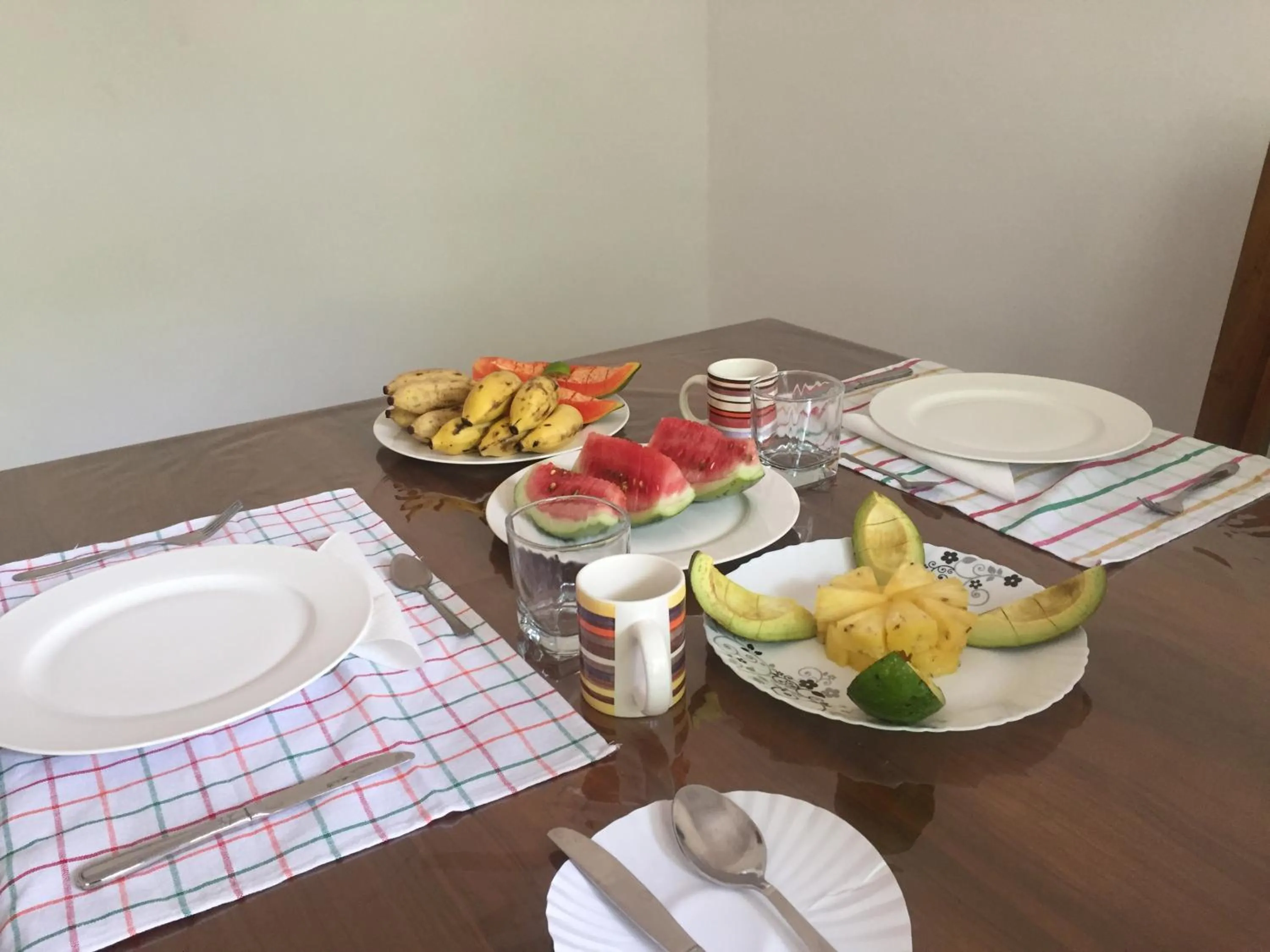 Food and drinks in Best hostel Yala