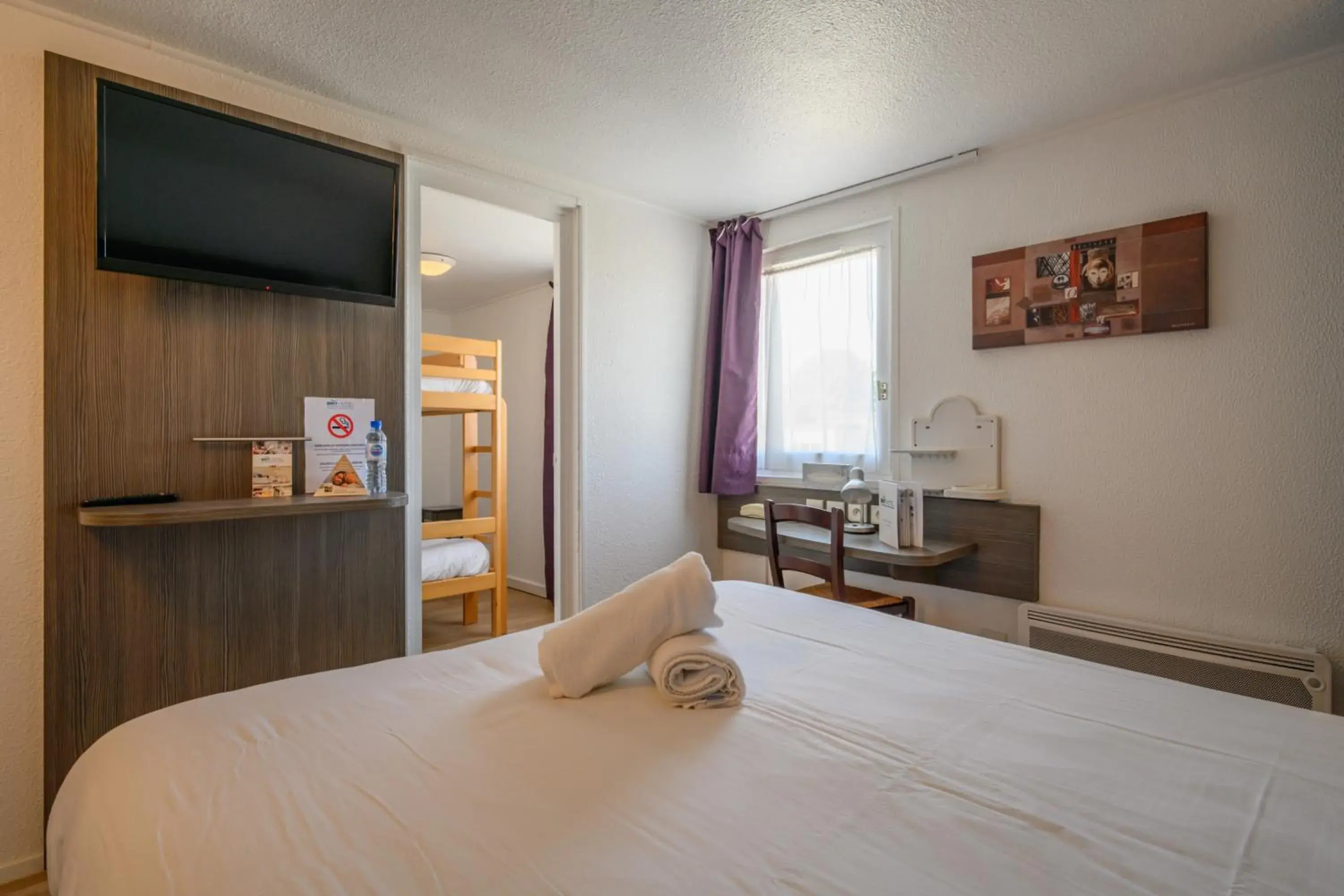 Standard Family Room - Annex building in Brit Hotel Reims La Neuvillette Standard Family Room - Annex building in Brit Hotel Reims La Neuvillette