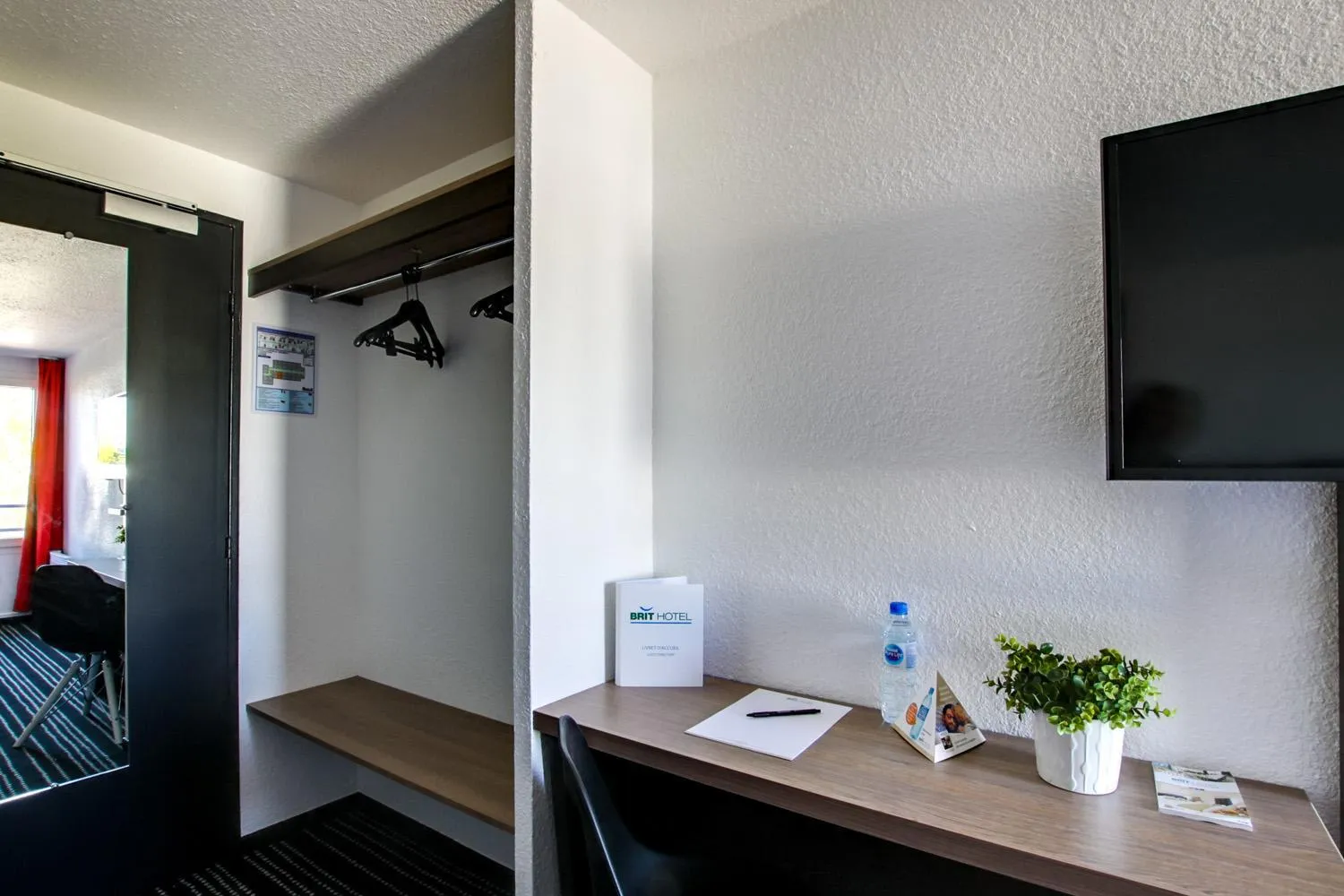 TV and multimedia in Brit Hotel Reims La Neuvillette